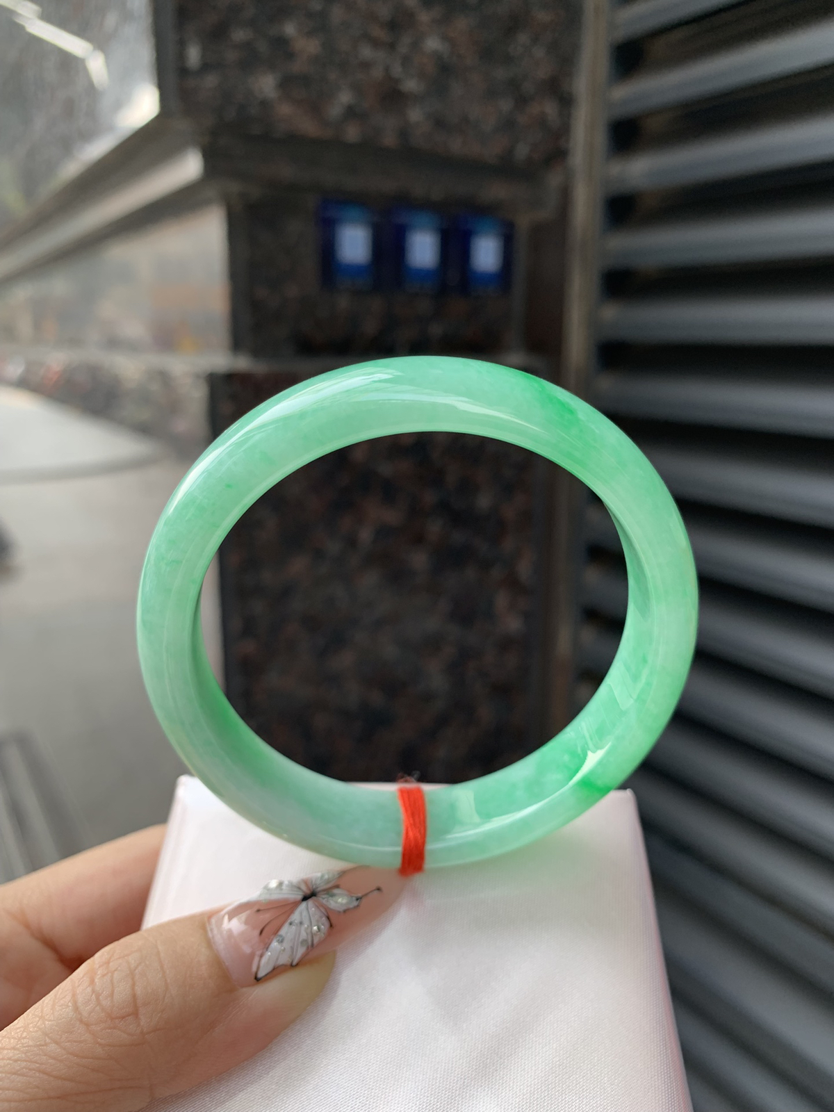 白底青阳绿花正圈
59.4-7.2-13.5底妆水润，满圈阳绿花色点睛之笔，更显灵动，有生命力。