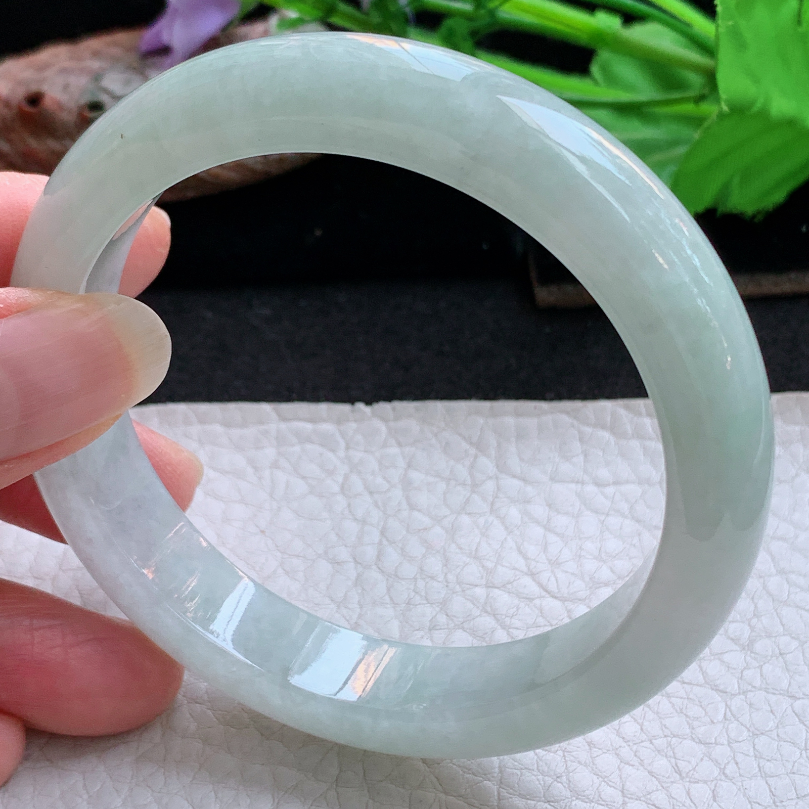 js实拍59*12.5*8.5平安镯 天然缅甸翡翠a货手镯浅绿大气正圈玉镯子