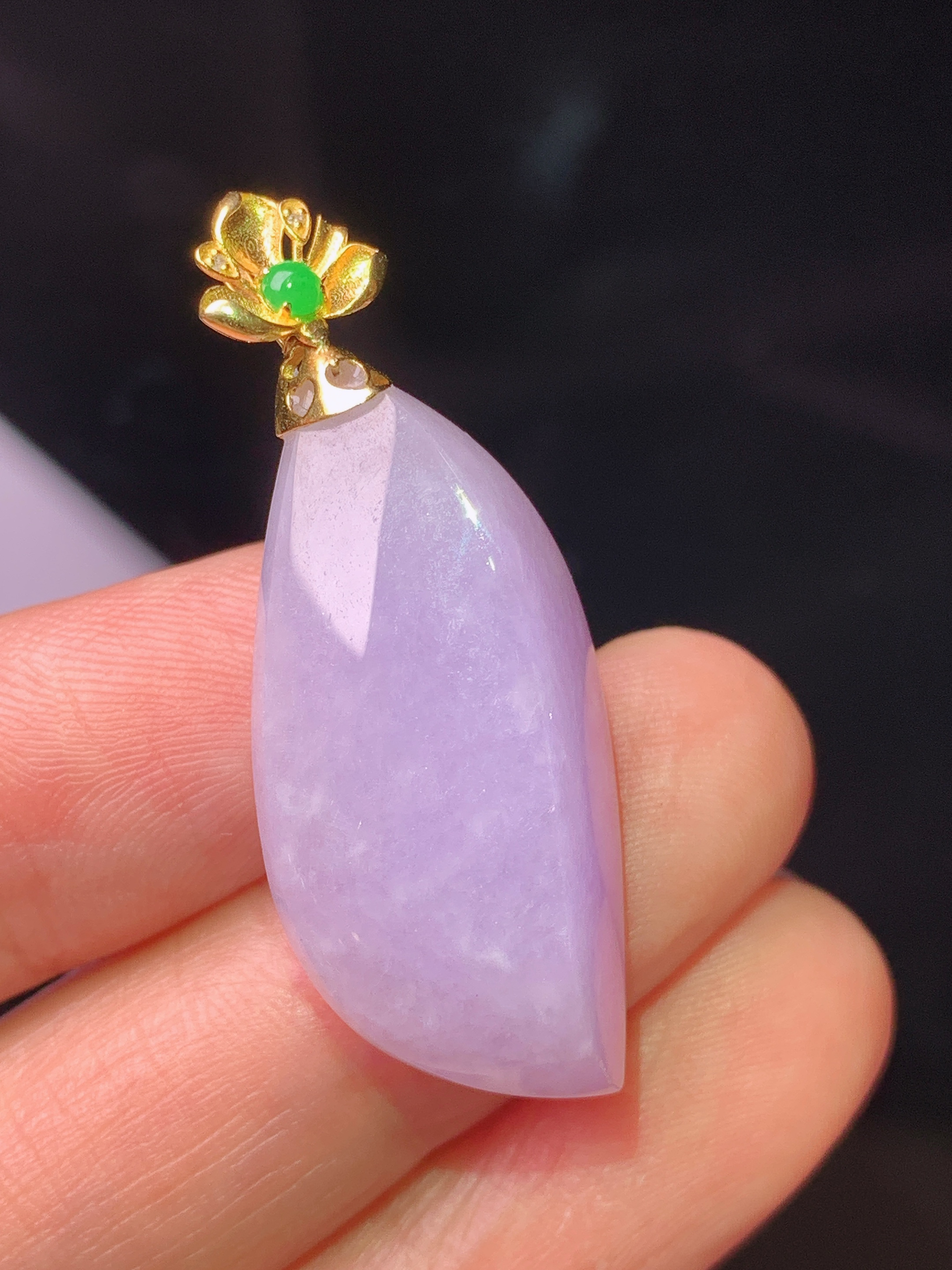 18k金镶嵌紫罗兰随形吊坠 玉质细腻 色泽艳丽清新 水润亮眼 整体尺寸37.5*14.8*9.5yz