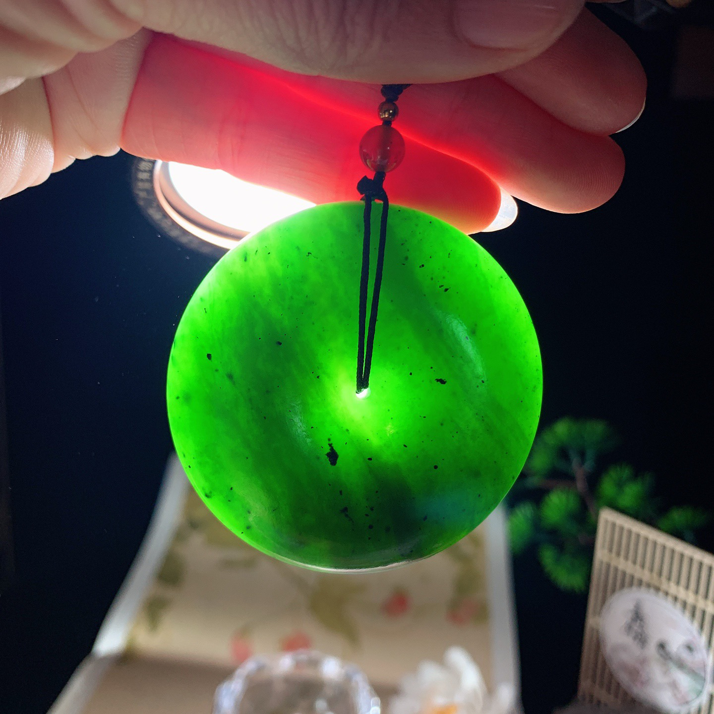 和田玉菠菜绿俄罗斯碧玉平安扣怀古挂件 尺寸53/12重72.8克，玉质细腻油润 底色纯净 脂粉好，品质好！lt260330