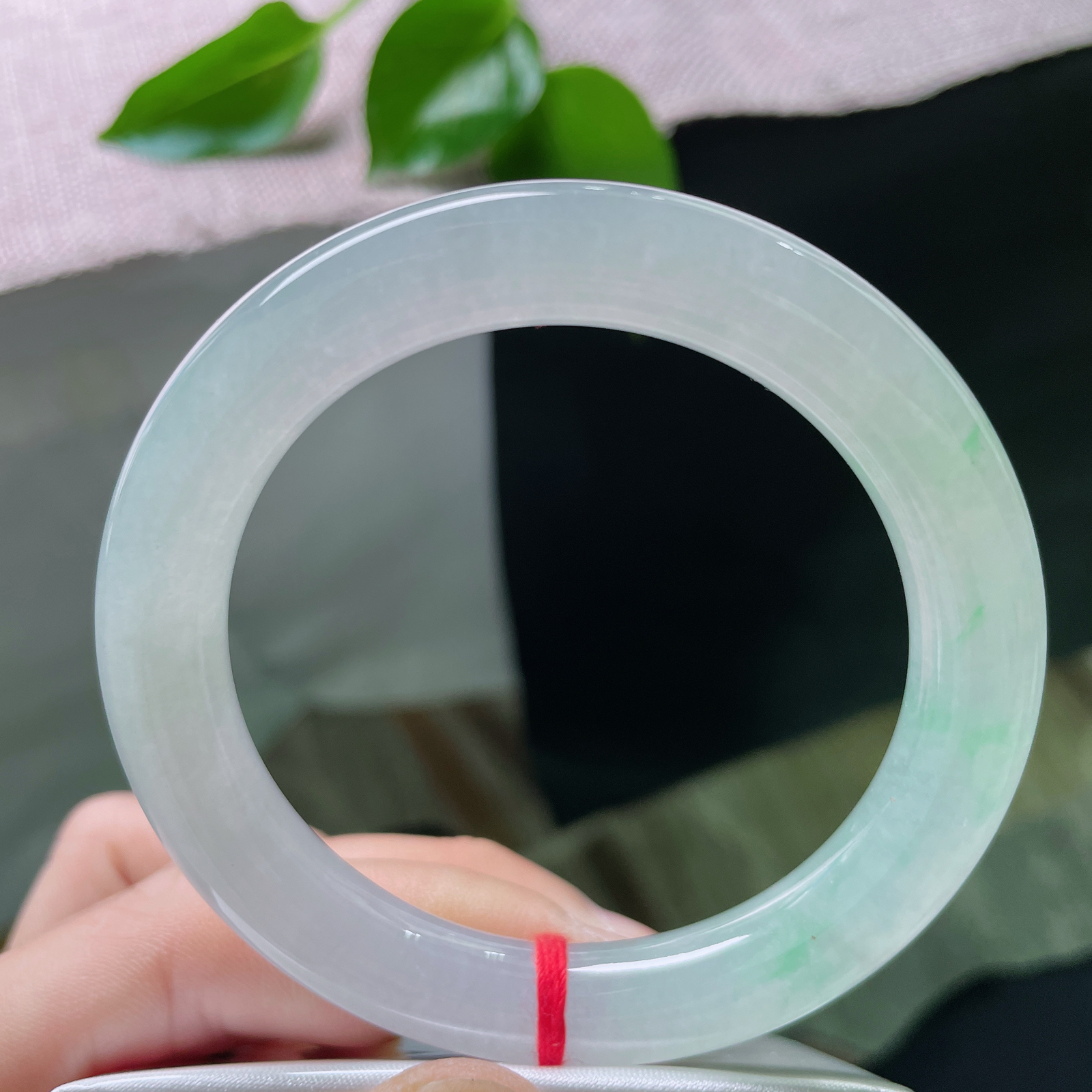 55/10.1，冰晴底圆条，时光沉淀的底色，是岁月赠予的温润诗篇。无暇