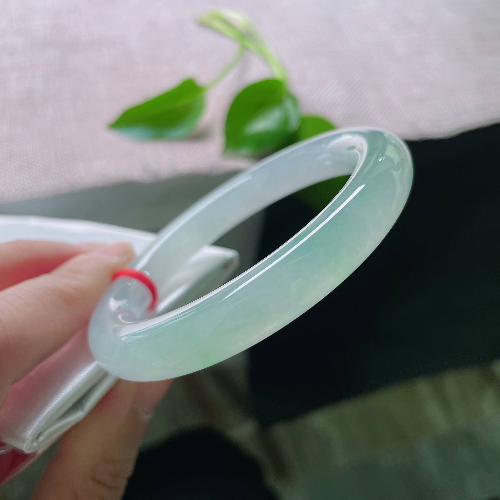 55/10.1，冰晴底圆条，时光沉淀的底色，是岁月赠予的温润诗篇。无暇