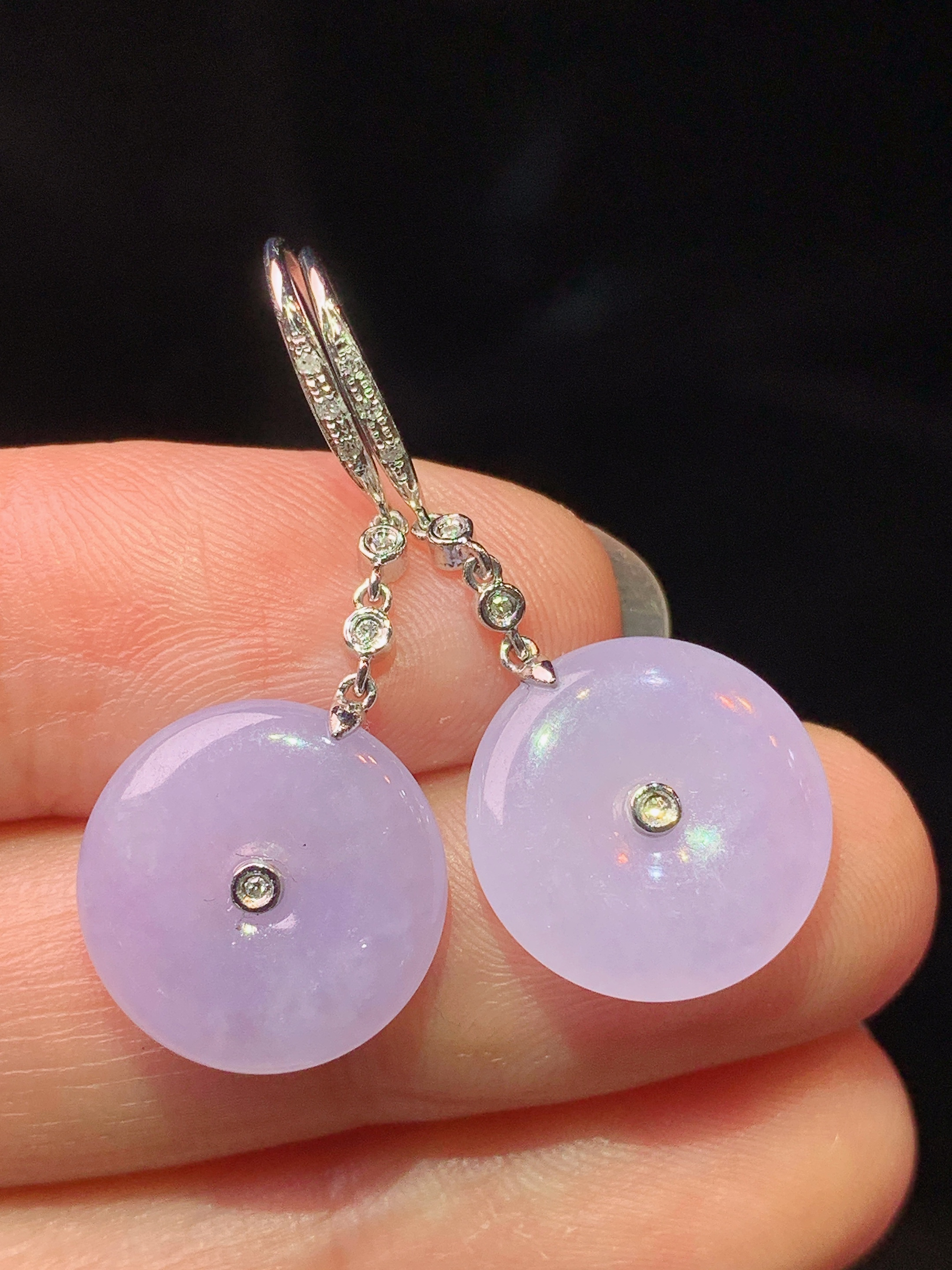 18k金钻镶嵌紫罗兰平安扣耳坠 玉质细腻 色泽艳丽清新 水润亮眼 整体尺寸31.3*13.5*3.2