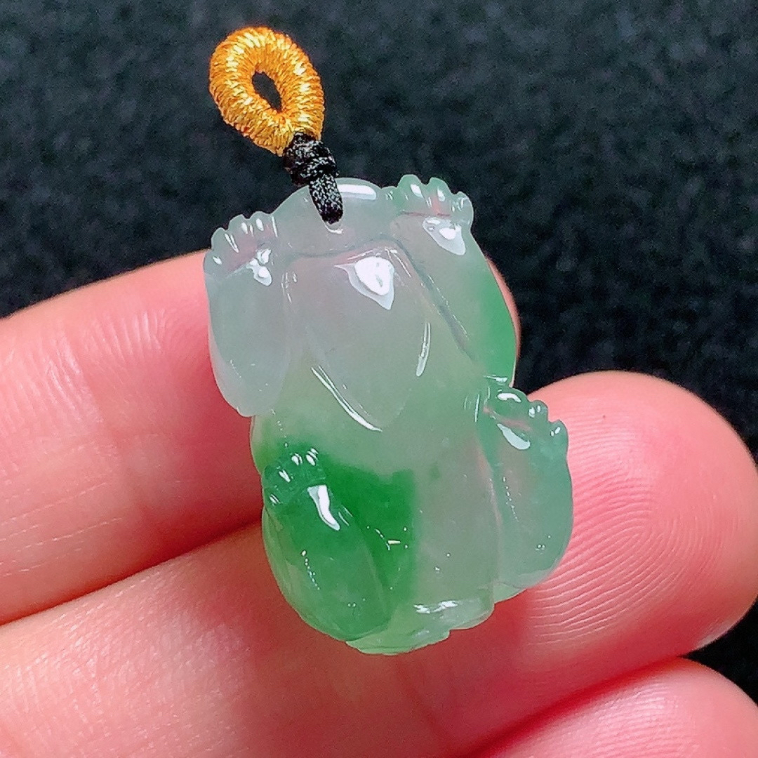 ️冰种飘绿貔貅，种老水头好，又冰又润，灵动漂亮，饱满尺寸：22.5/14.3/11.3mm