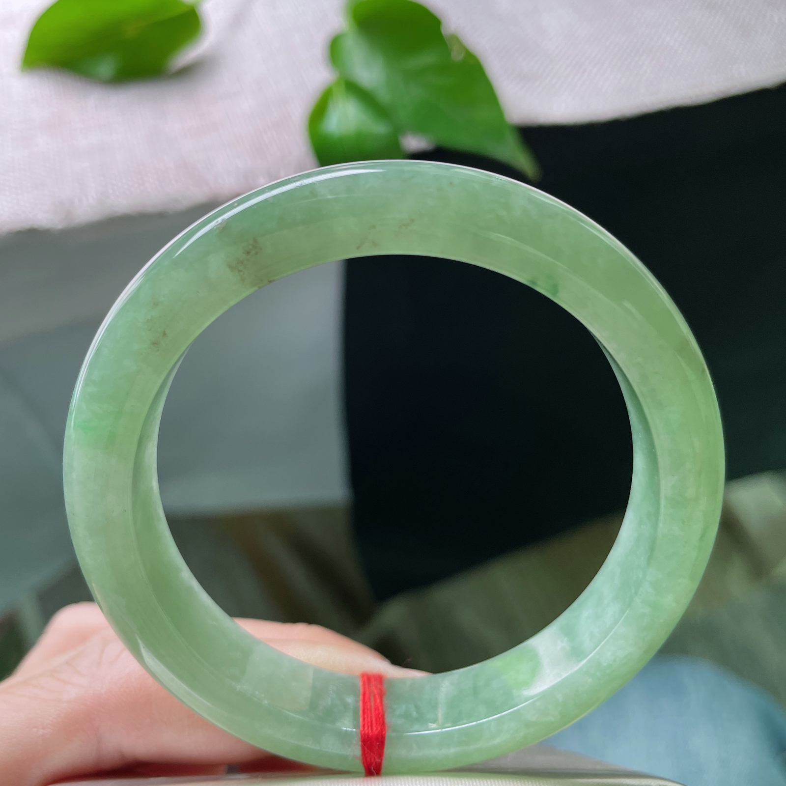 57/12/8.1，湖水绿正圈，水头好，种老，纯绿底色，温润如玉，低调显气质