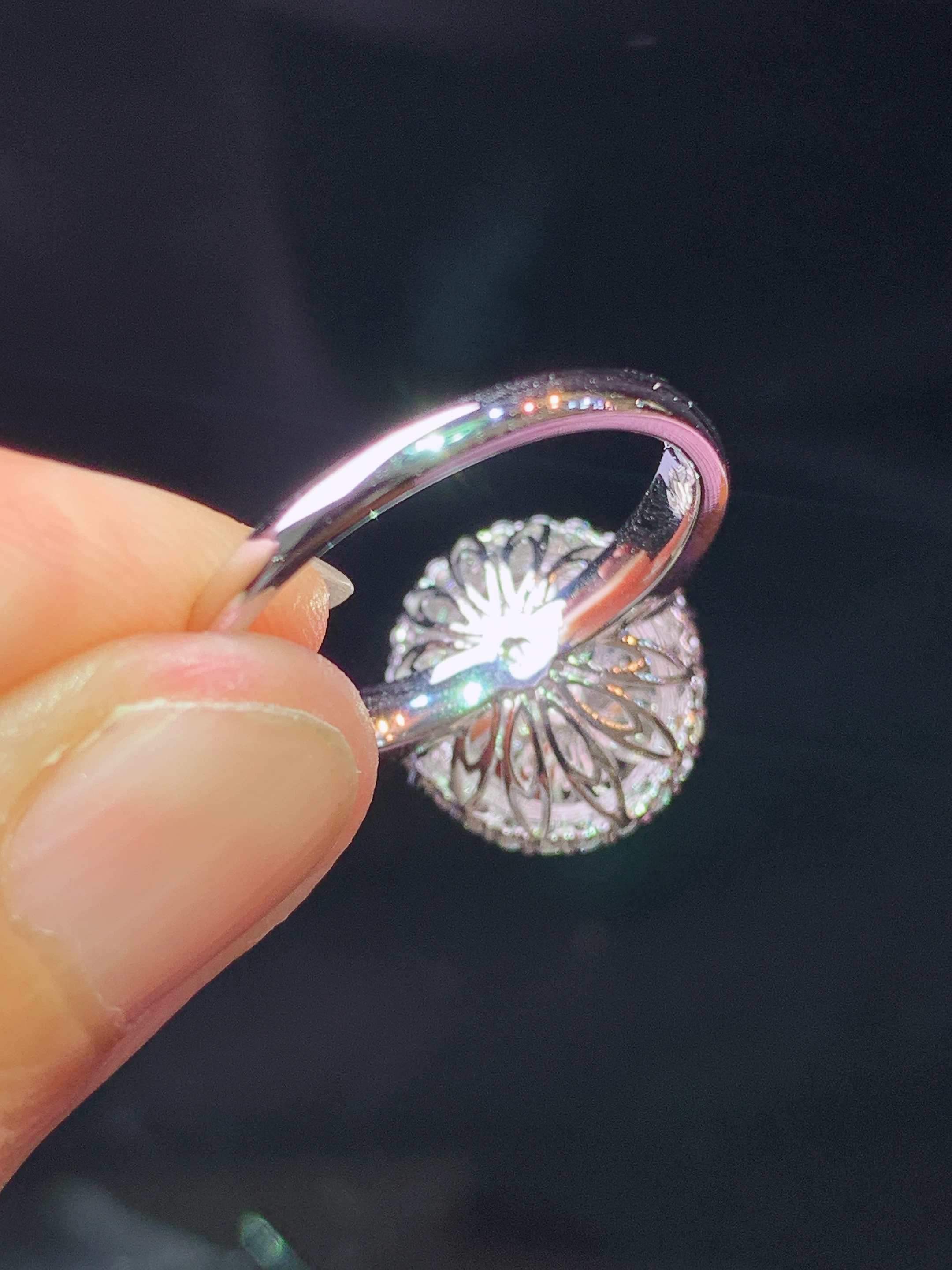 18k金钻镶嵌满绿蛋面戒指 玉质细腻 色泽艳丽清新 水润亮眼 圈口14 整体尺寸13.5*12.6*10f1