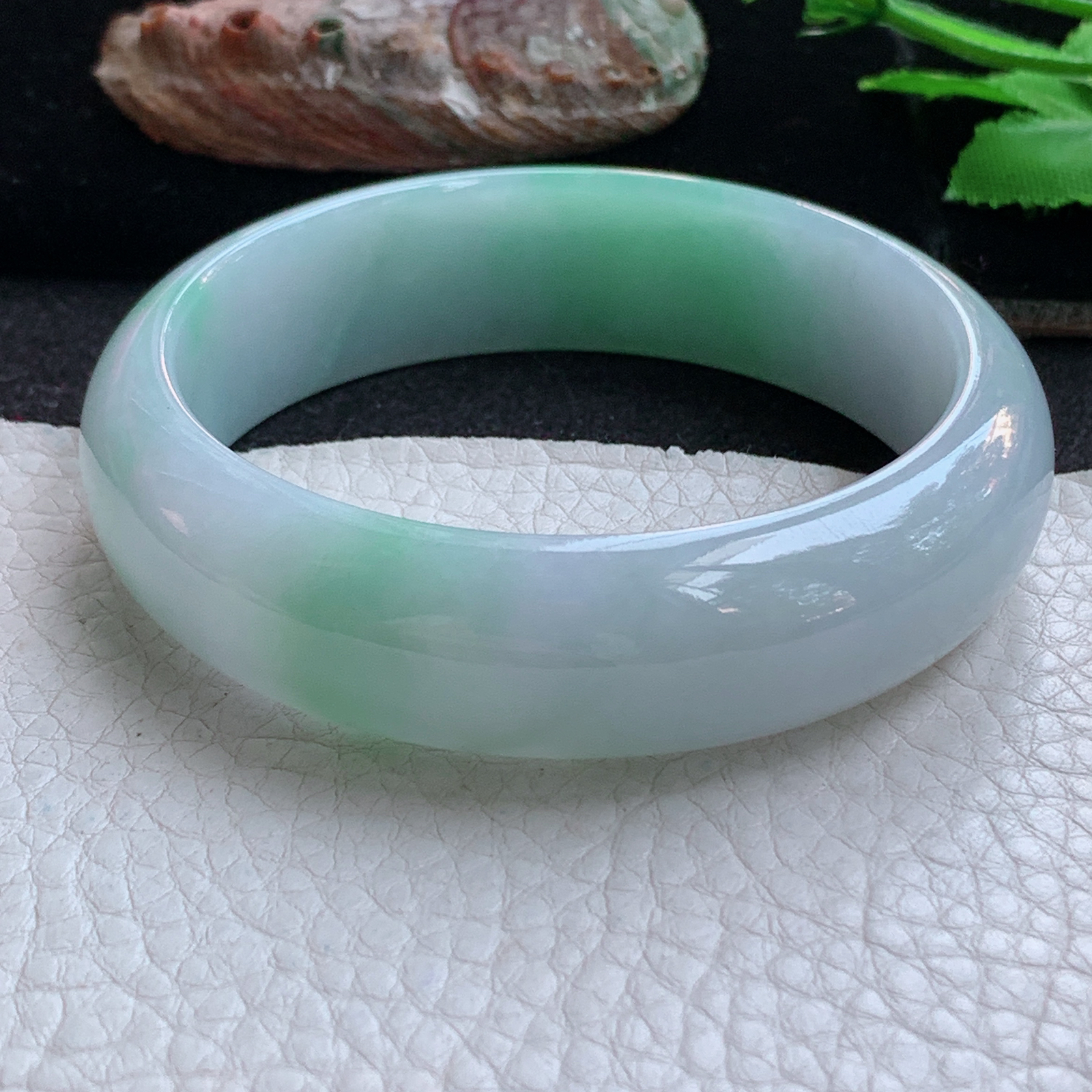xc实拍59*16.8*8轮胎镯 天然缅甸翡翠a货手镯飘绿大气正圈玉镯子