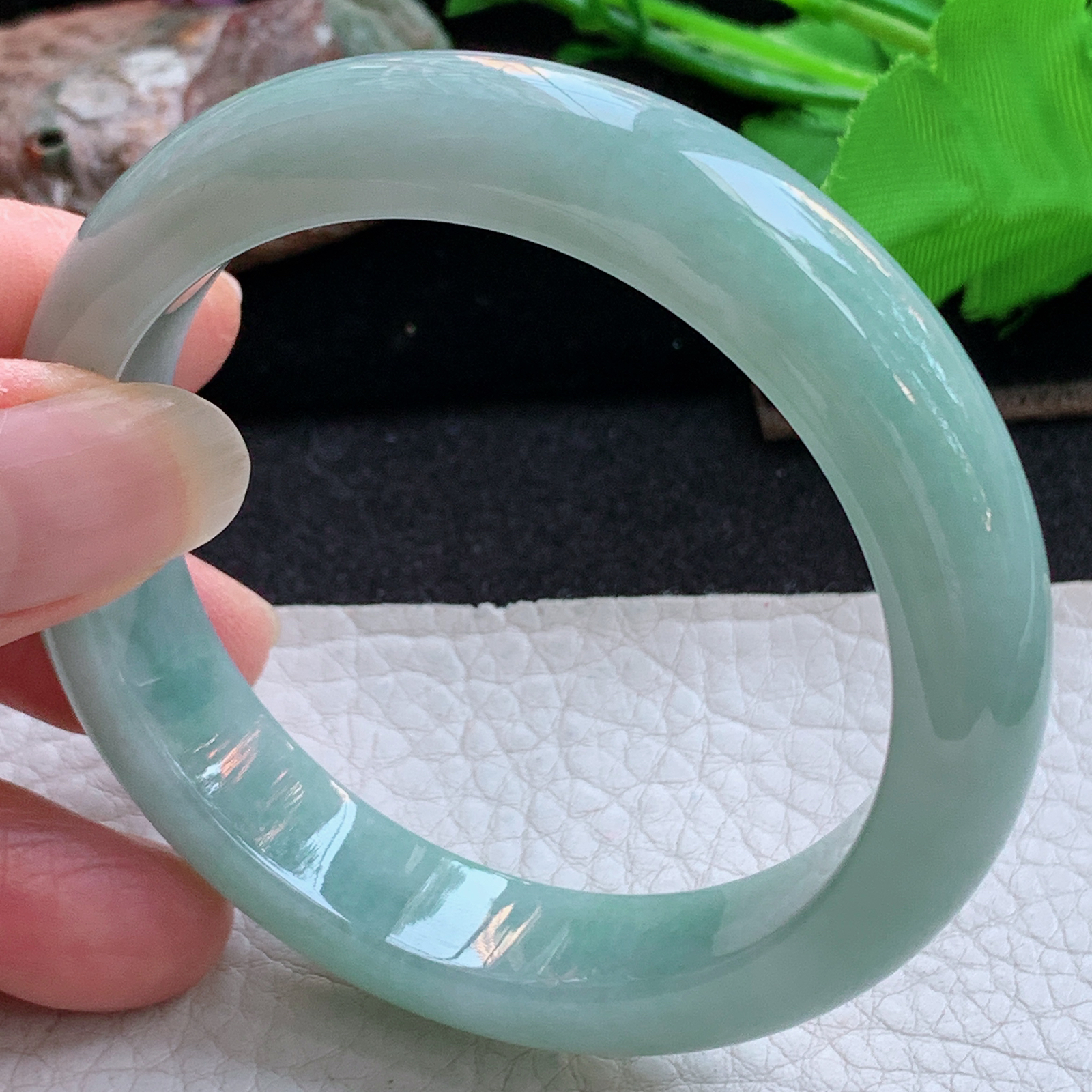 js实拍53.5*12*8平安镯 天然缅甸翡翠a货手镯满绿秀气正圈玉镯子