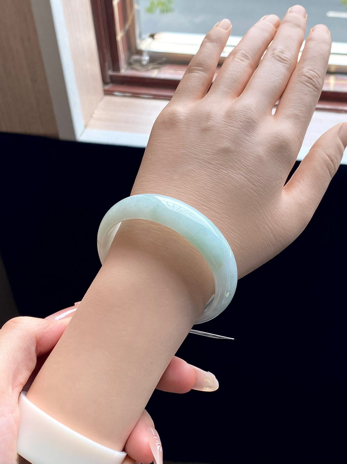 小圈口淡绿白月光宽版正圈成品（细纹不扣）
HYY-3207
⭕️54-15-6