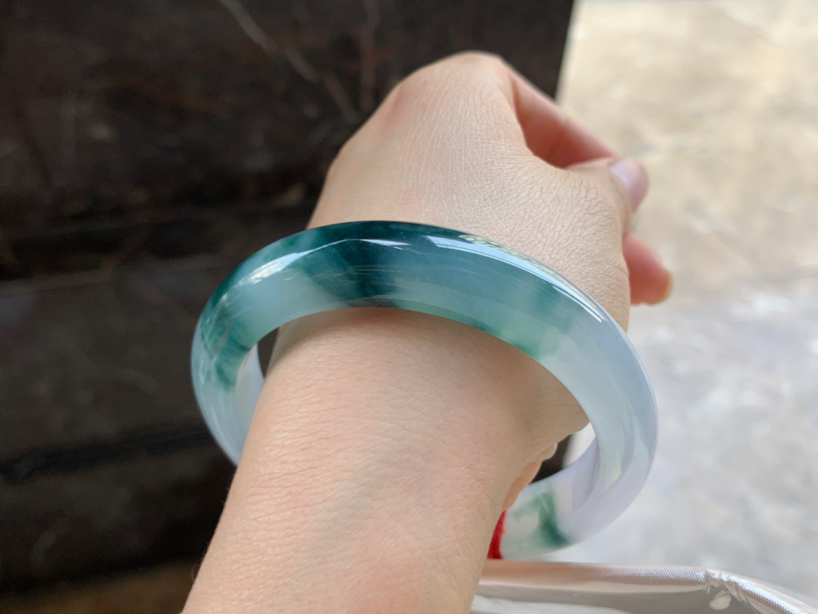 56.5-12.8-8.5

蓝花手镯^_^飘花浓郁