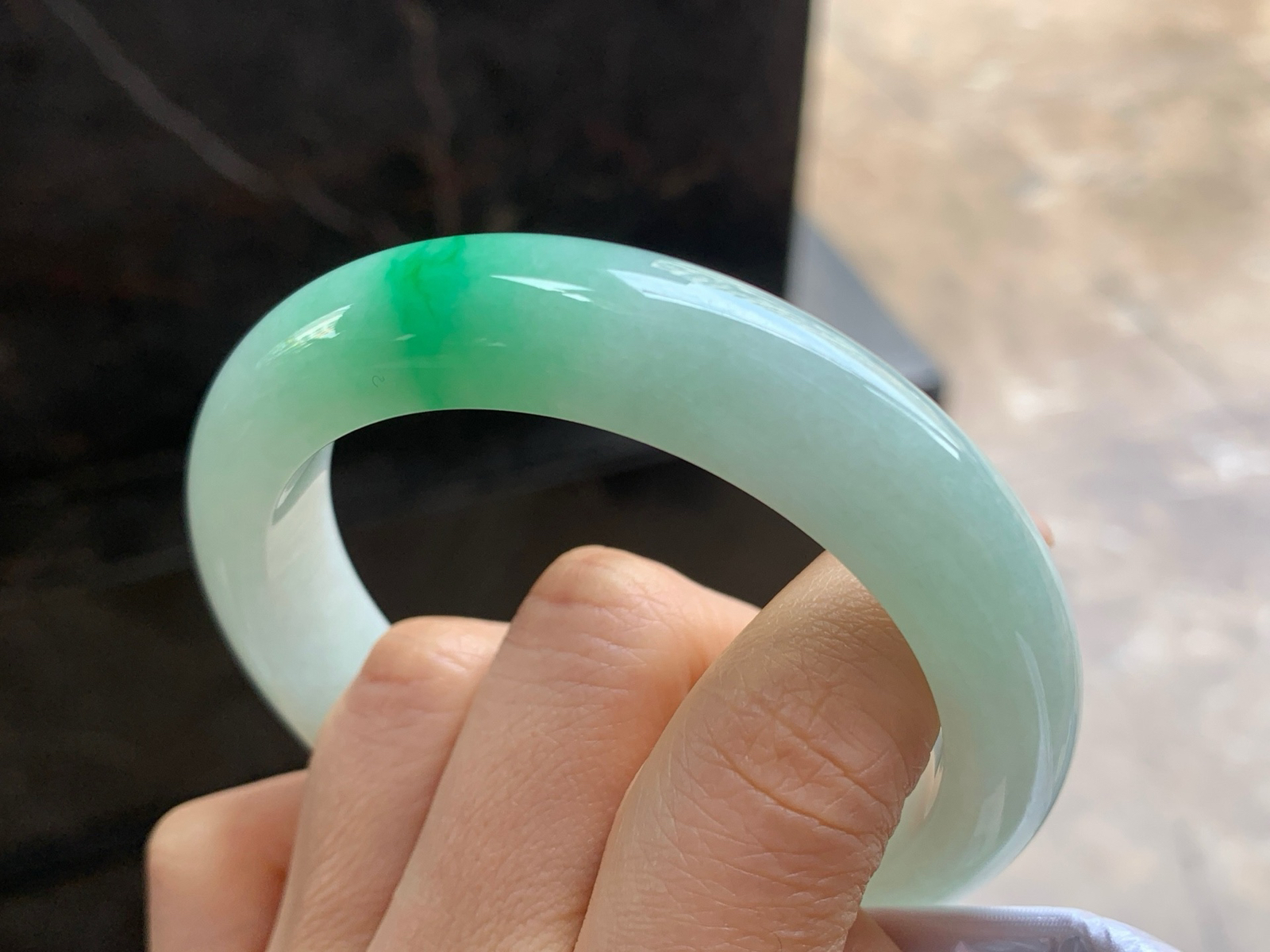 56.5-12.6-9.4

飘绿手镯^_^色阳 细腻