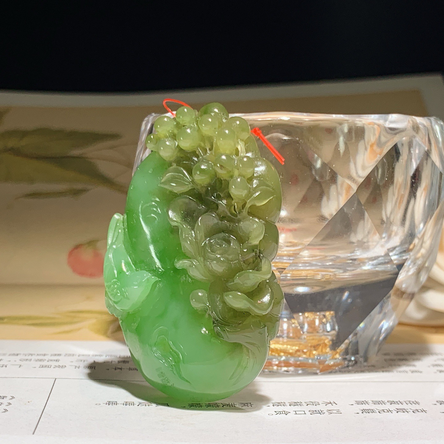 和田玉苹果绿俄罗斯碧玉花开富贵挂件 尺寸50/33/11重31.5克，玉质细腻油润 底色纯净 脂粉好，品质好！lt260330