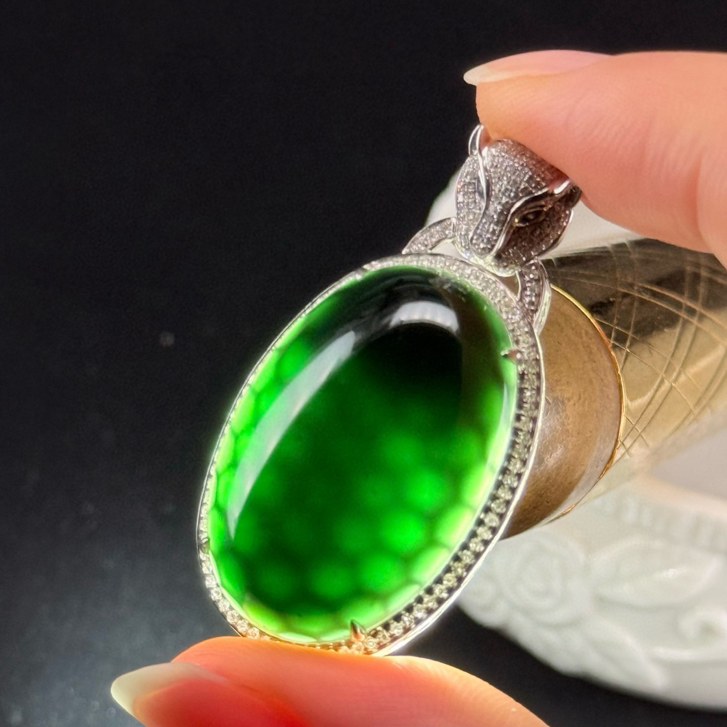 精品豪镶墨翠蛋面吊坠 种好色正 黑度极好 打灯通透 油性十足 尺寸42.6