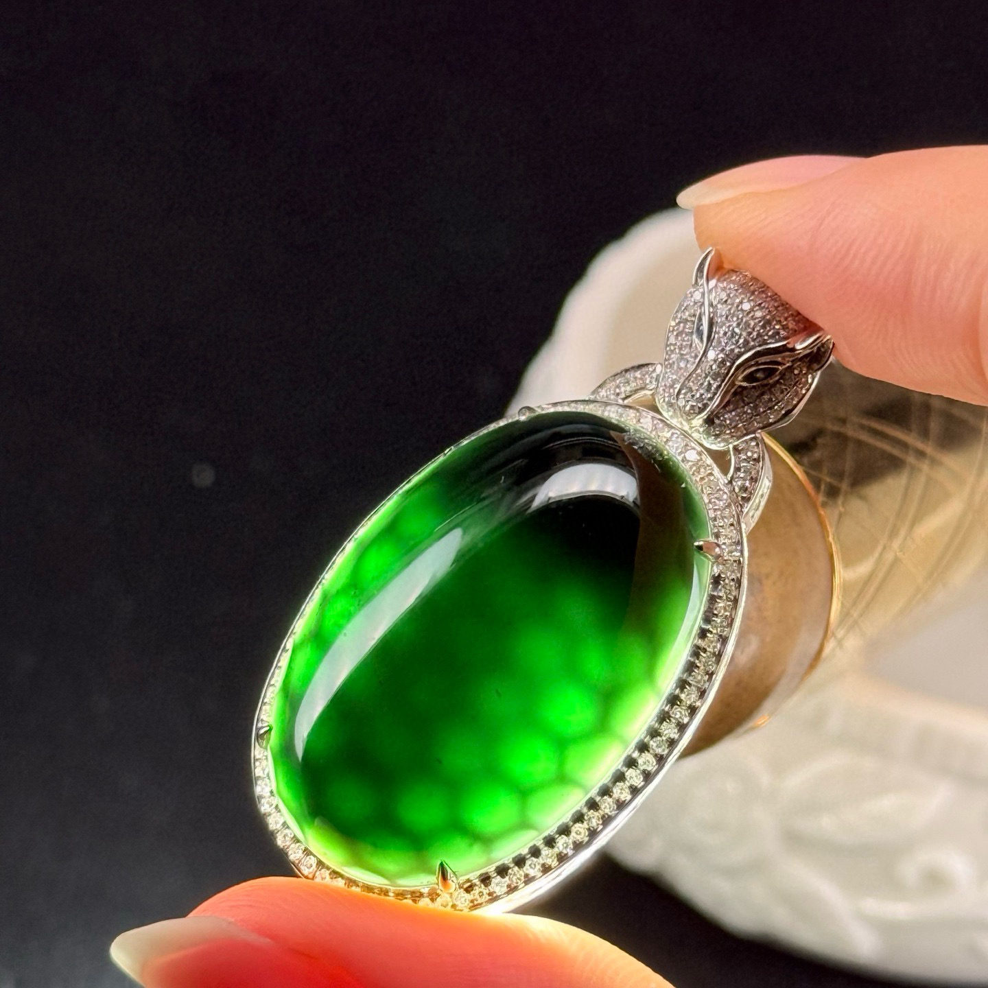 精品豪镶墨翠蛋面吊坠 种好色正 黑度极好 打灯通透 油性十足 尺寸42.6