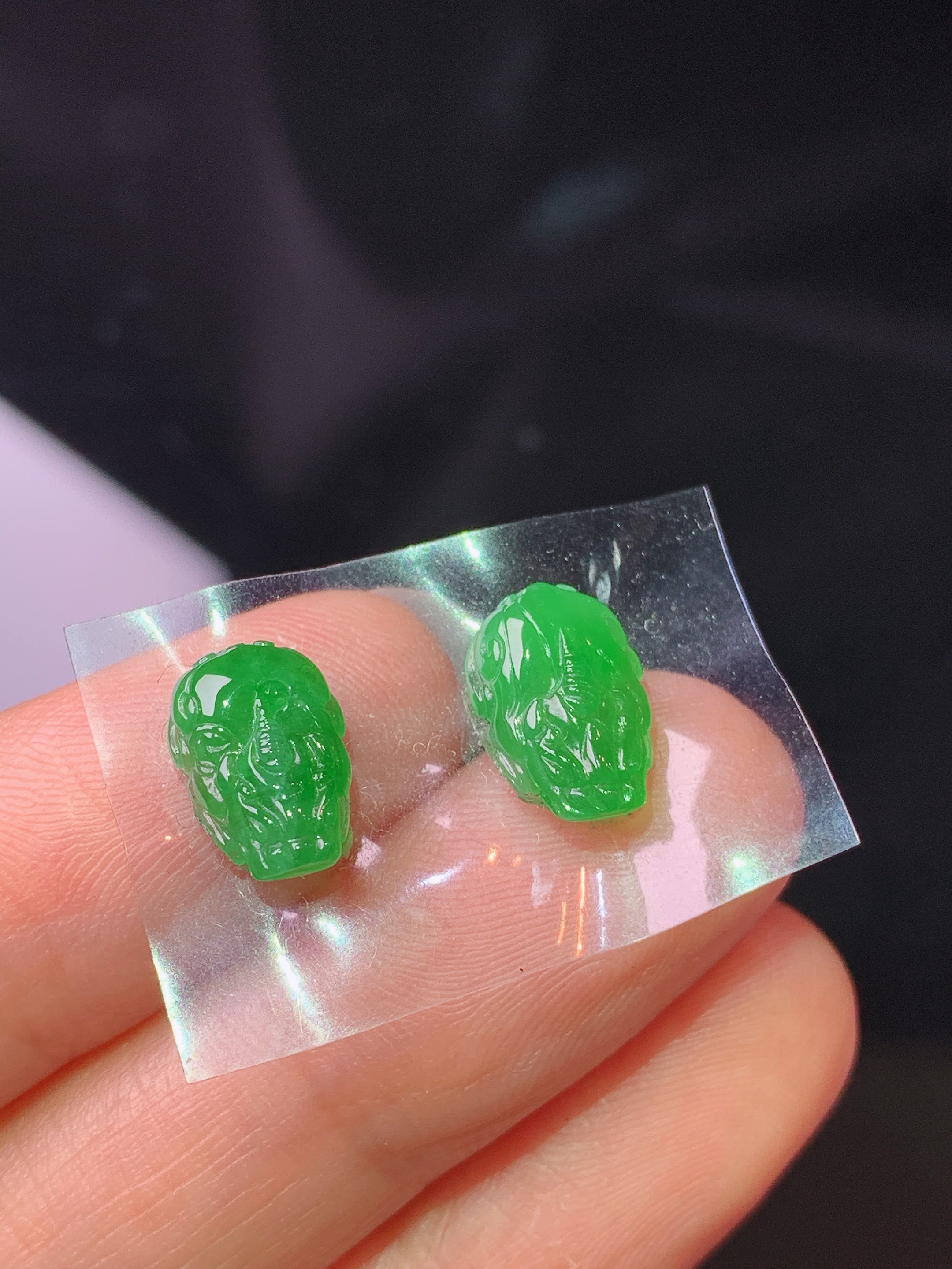 镶嵌款 满绿貔貅一对 玉质细腻 色泽艳丽清新 水润亮眼 整体尺寸18*7.5*4.2m2