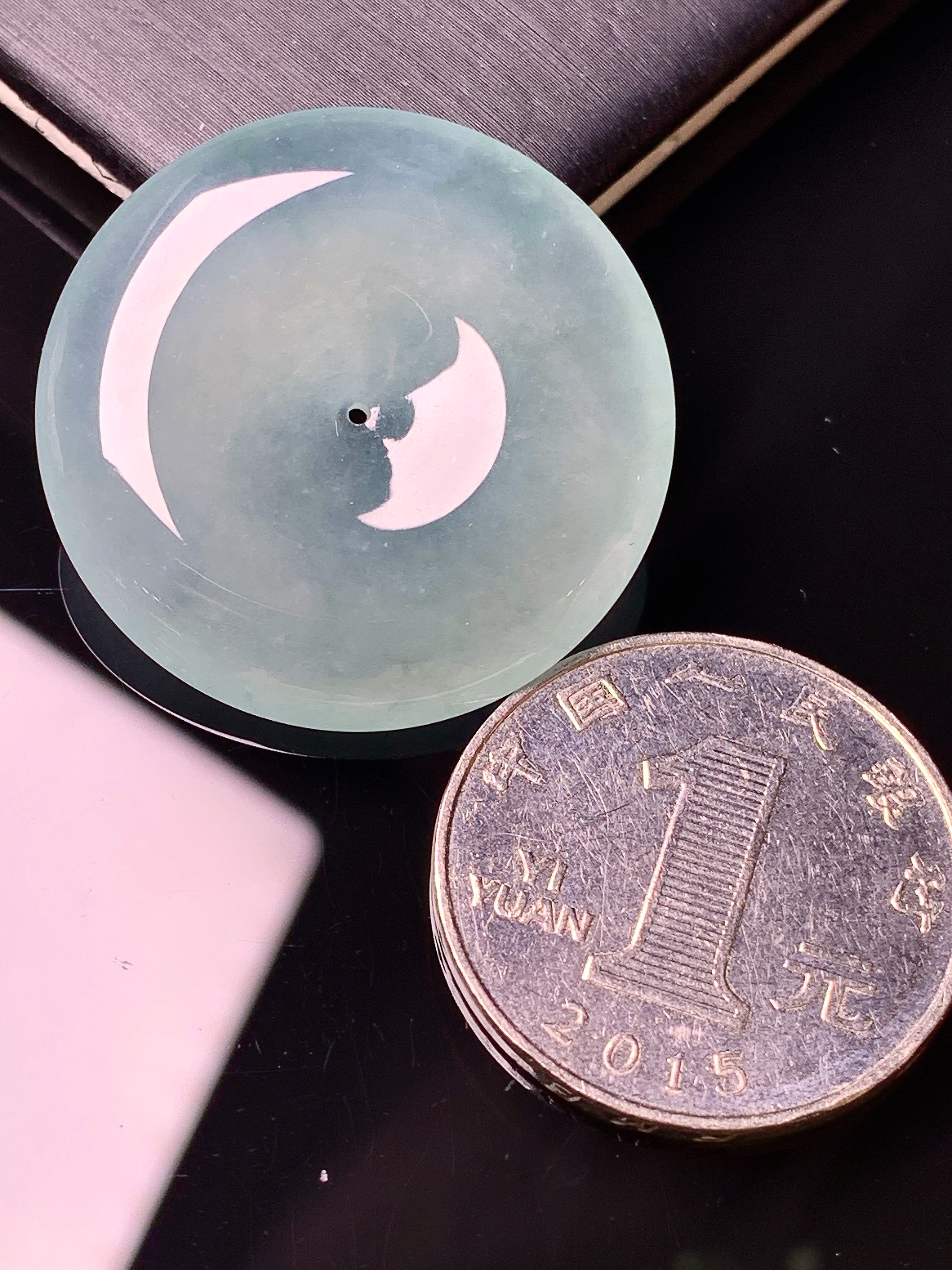 冰种平安扣吊坠 玉质细腻 色泽艳丽清新 水润亮眼 整体尺寸30.5*5.8h3