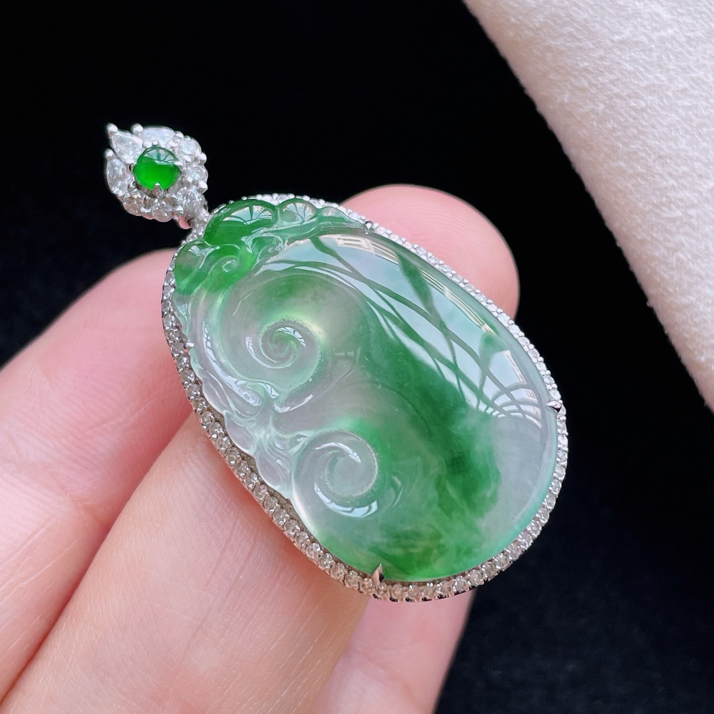 18K 冰种飘绿·如意

整38.6-20-8.7
裸28-18-4.7