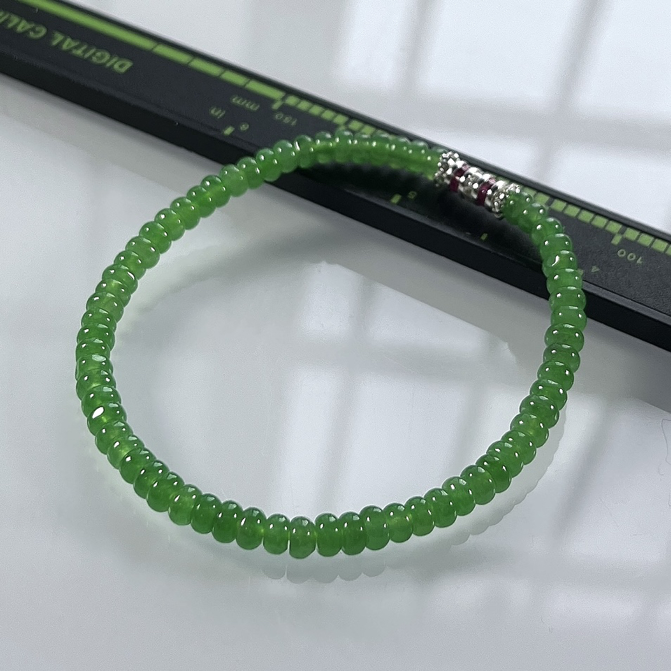 缅甸天然翡翠A货，卡4.5冰种起胶晴绿算盘珠手串手链，尺寸：4.5/2.5mm/65颗，长度175mm，重量：7.18g
