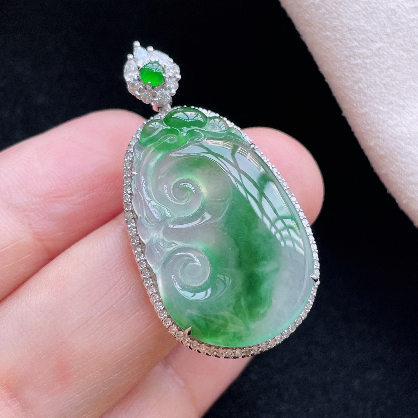 18K 冰种飘绿·如意

整38.6-20-8.7
裸28-18-4.7