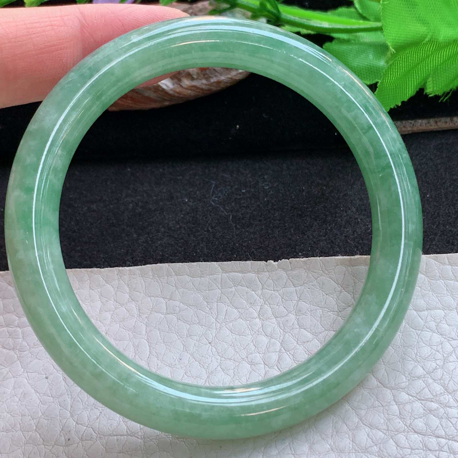 xx实拍58.8*9美人镯 天然缅甸翡翠a货手镯满绿圆条正圈玉镯子