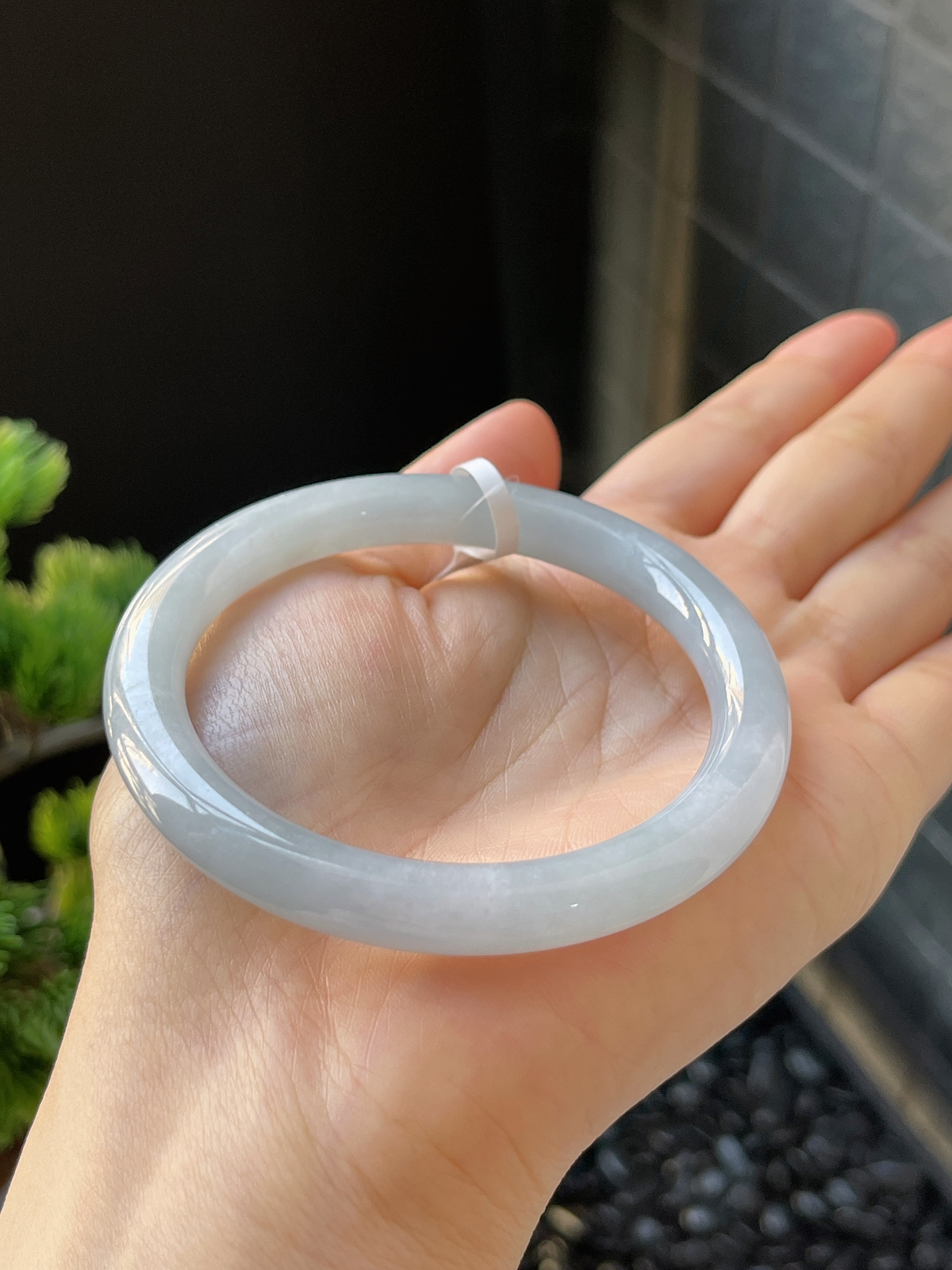 圆镯55.5圈口，翡翠糯化种白色手镯