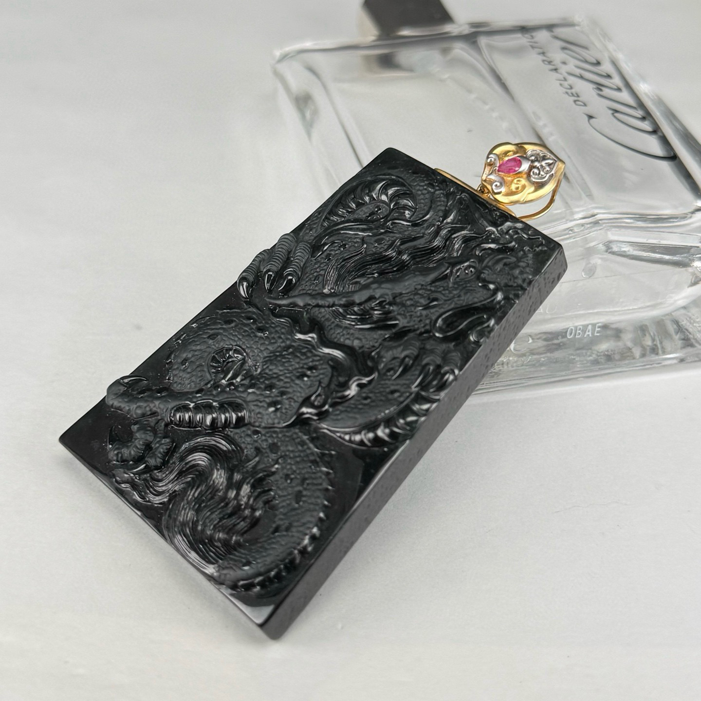 精品18k墨翠龙牌 种好色正 黑度极好 打灯通透 油性十足 尺寸61.1