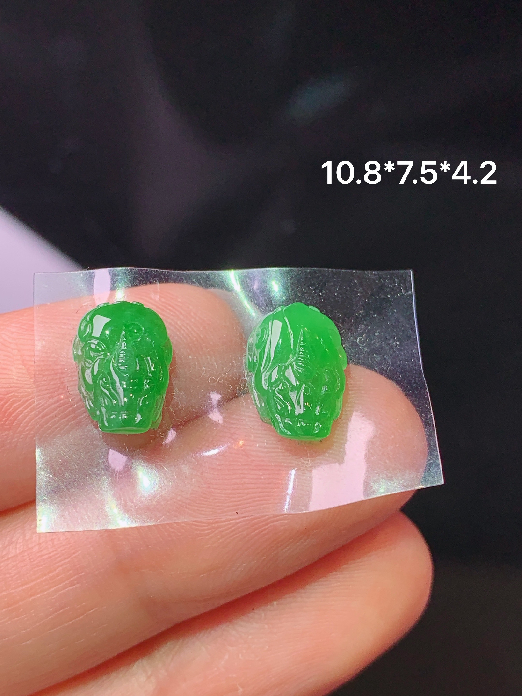 镶嵌款 满绿貔貅一对 玉质细腻 色泽艳丽清新 水润亮眼 整体尺寸18*7.5*4.2m2