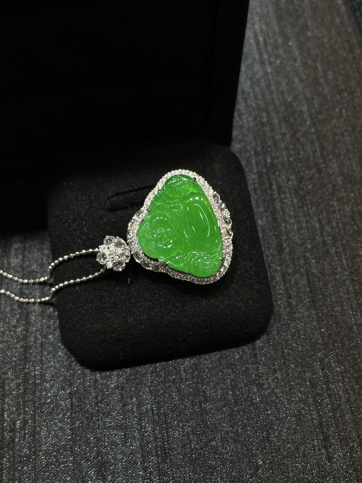 冰种 满色 阳绿 佛公吊坠

18k金配钻镶嵌