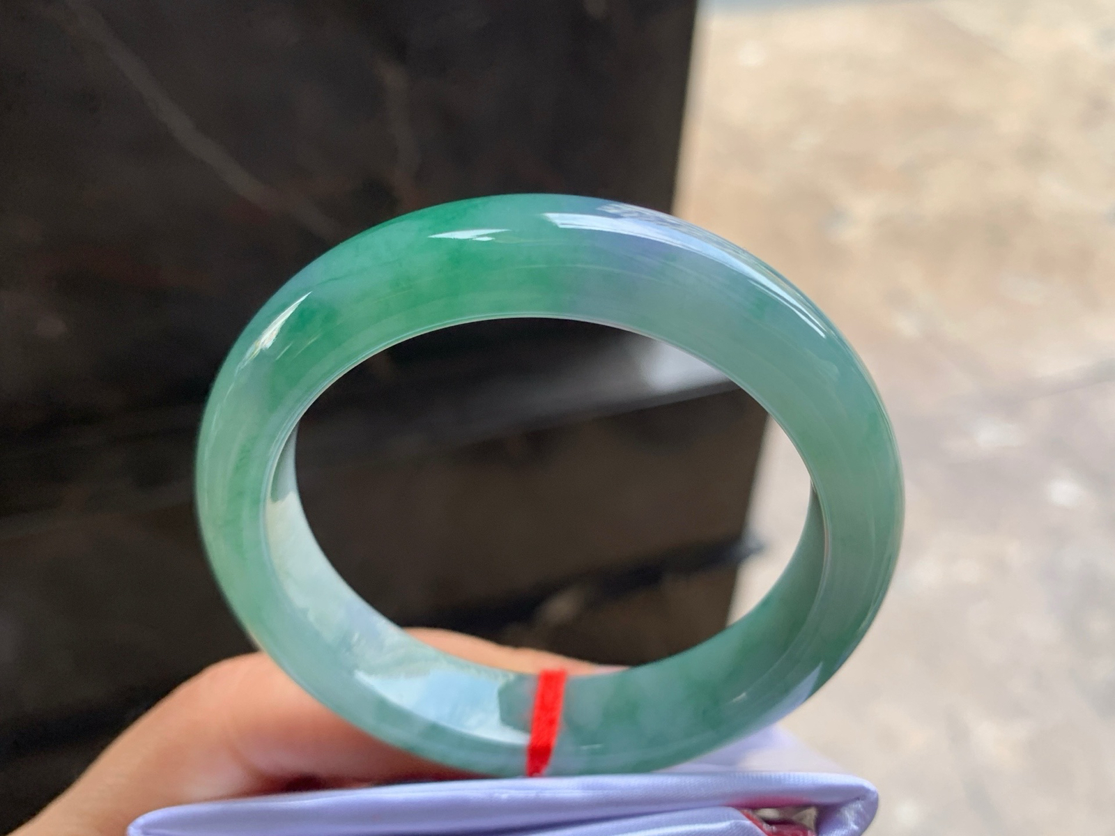 51-12.1-8.1

浓绿花带紫手镯^_^颜色鲜艳 特色手镯