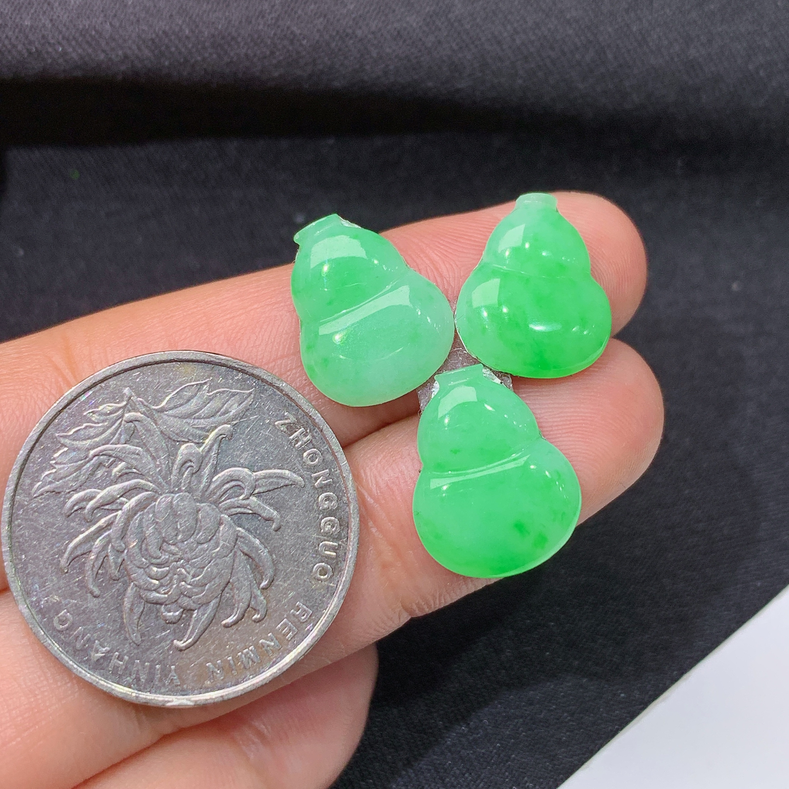 冰果绿葫芦一手，镶嵌佳品，冰润色甜，种水足，Ht 尺寸14.8*11.5*2.1