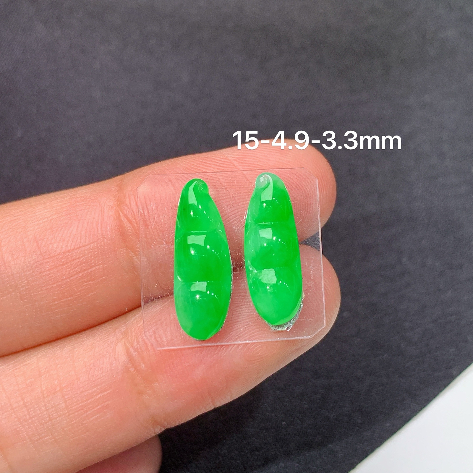 阳绿福豆一对，镶嵌佳品，冰润色阳，玉质细腻，种水足，Xg 尺寸15*4.9*3.3