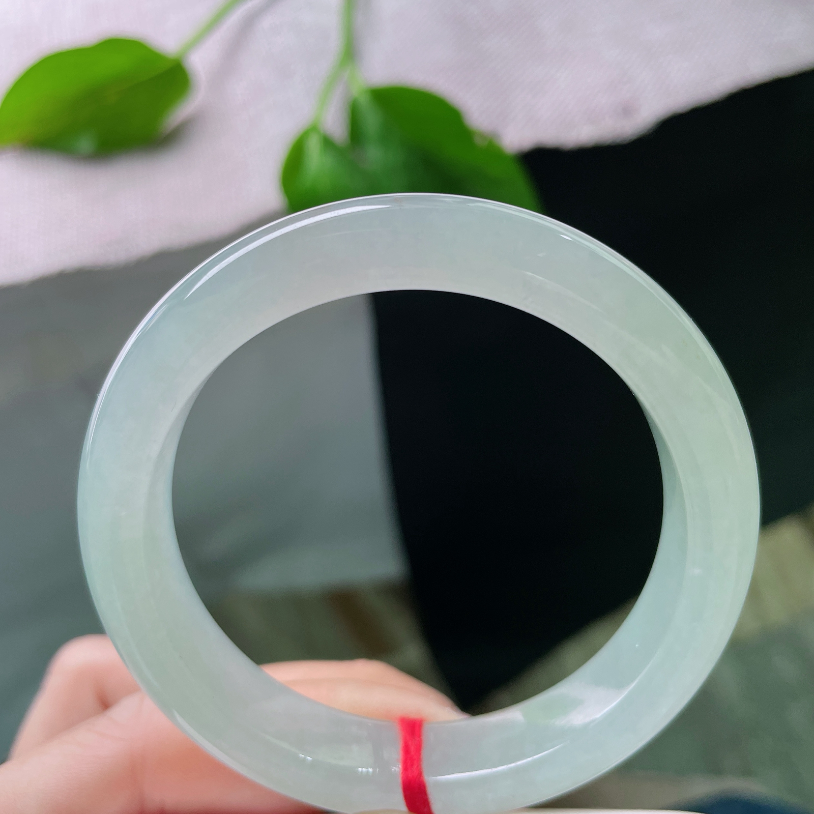 53.2/11.5/8.2，冰晴底正圈，是“清冷”与“治愈”的极致平衡。指甲纹不显，洒金，ss49522a