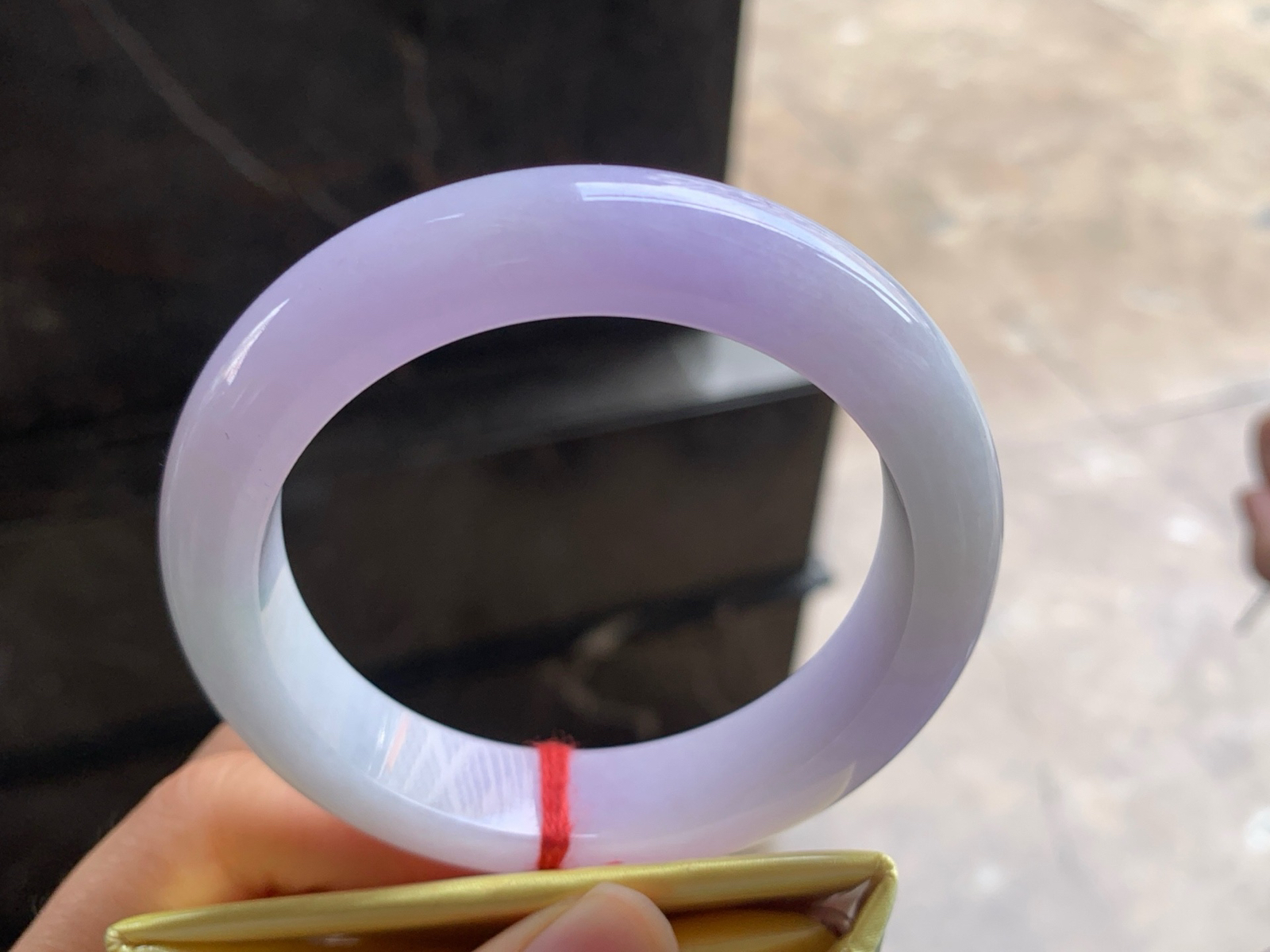 57.5-13.5-9.3

淡紫手镯^_^细腻