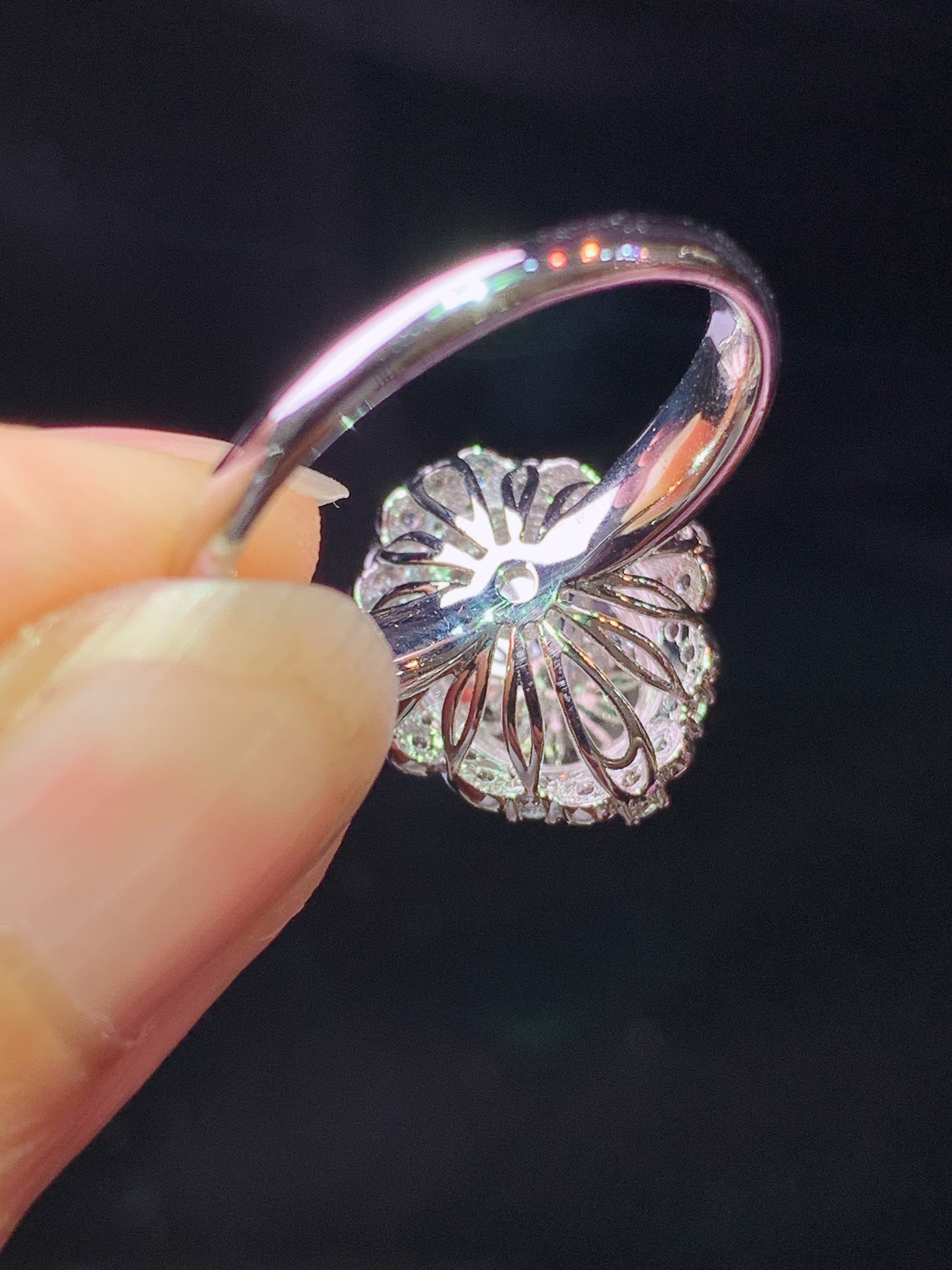 18k金钻镶嵌翠绿蛋面戒指 玉质细腻 色泽艳丽清新 水润亮眼 圈口14 整体尺寸15*13.5*11f1