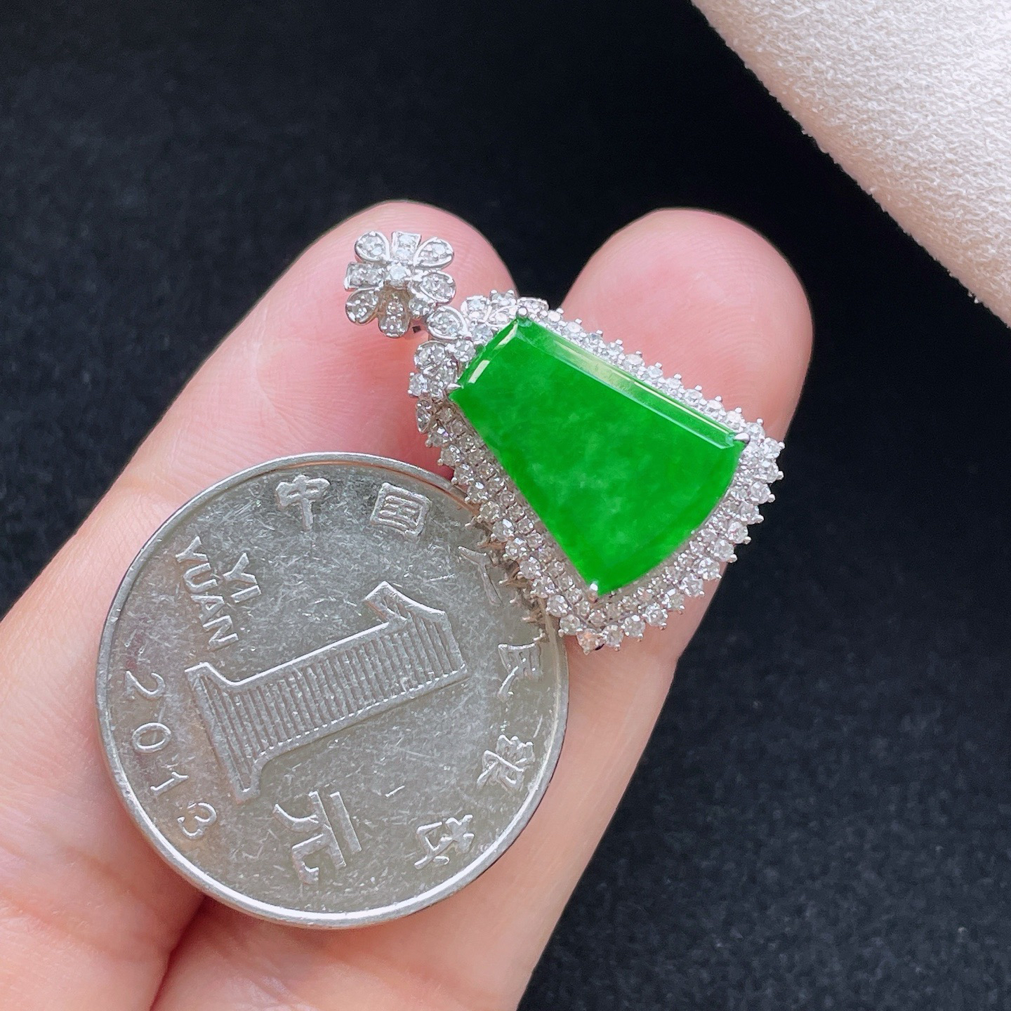 18K 满色·无事牌

整26.7-15.7-9
裸14.2-11.7-1.2