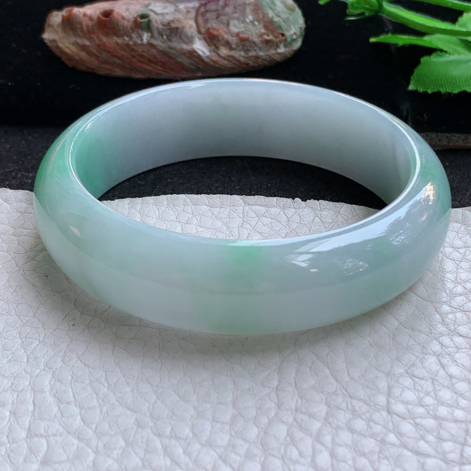 xc实拍59*16.8*8轮胎镯 天然缅甸翡翠a货手镯飘绿大气正圈玉镯子