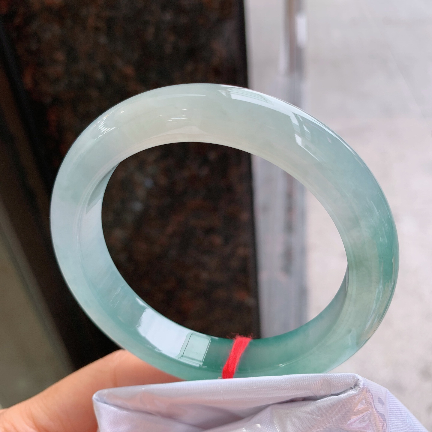 正圈冰蓝水  尺寸：62.2/12.8/10.3 ，大圈口