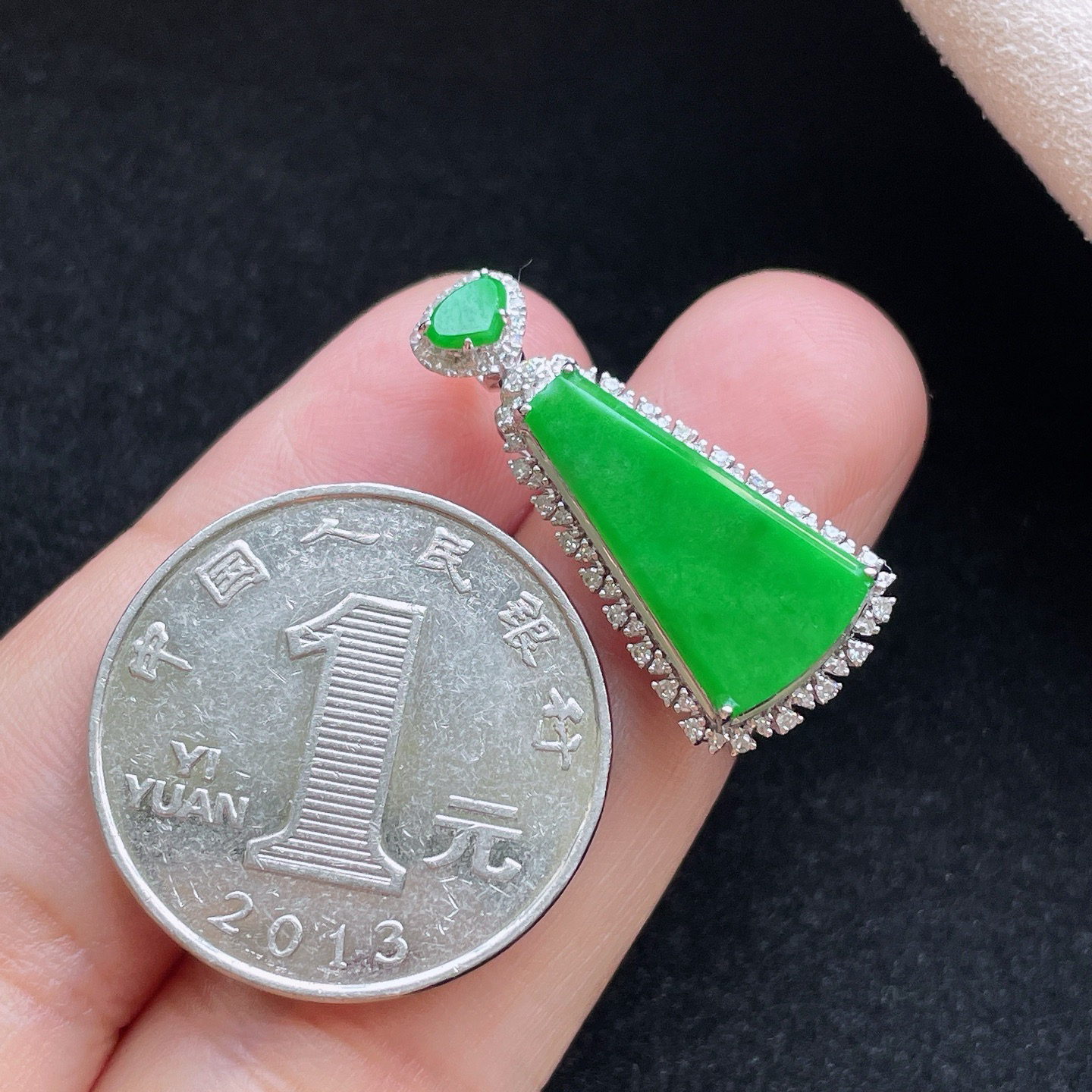 18K 满色·无事牌

整27.9-12.9-7.2
裸18.6-19.4-1