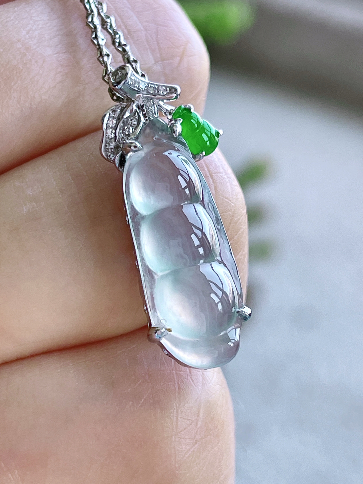 【镶嵌】高冰豆子高冰福豆吊坠  
【说明】缅料 18k金镶嵌 性价比高  
【整体】26.3-8.