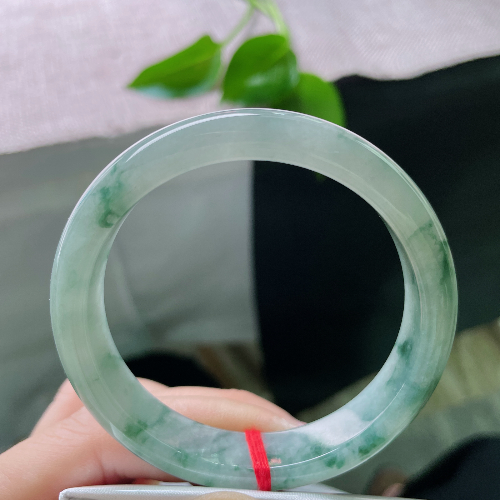 54/12.4/7.3，飘花正圈，冰底为宣，飘花作画，天然落笔的写意水墨，每一只都是孤品。