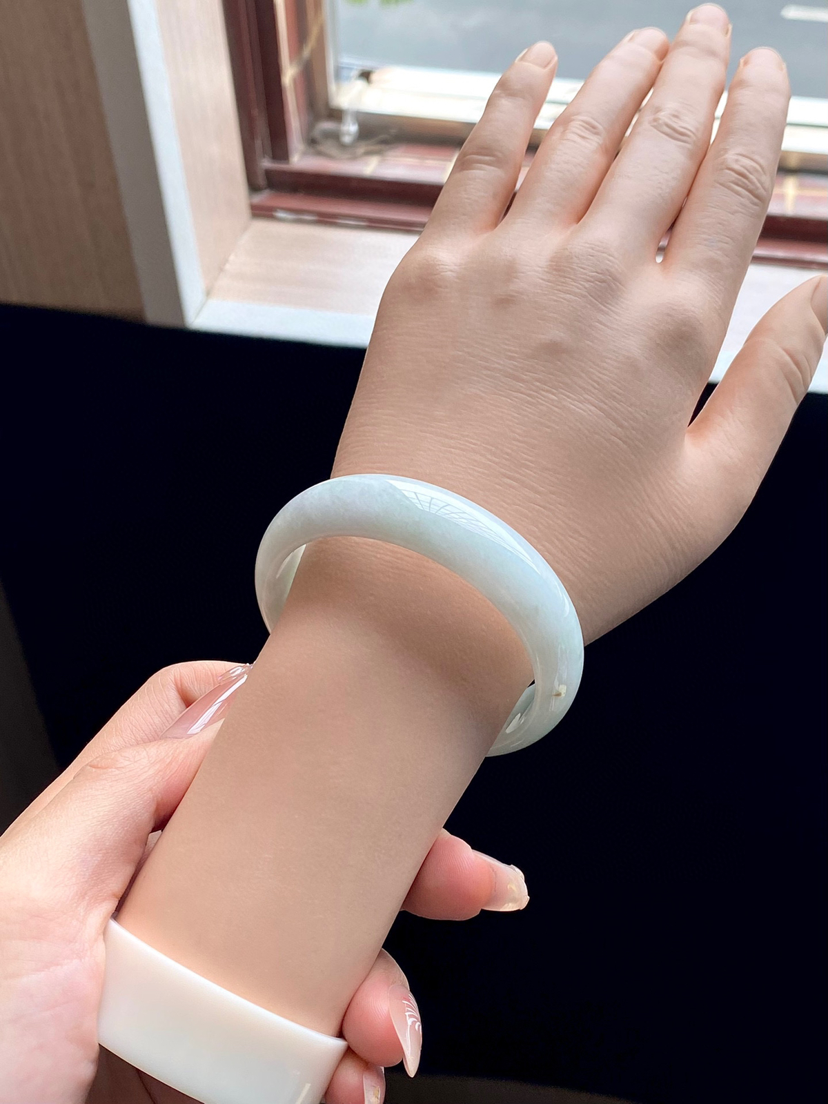 小圈口淡绿白月光宽版正圈成品（细纹不扣）
HYY-3207
⭕️54-15-6