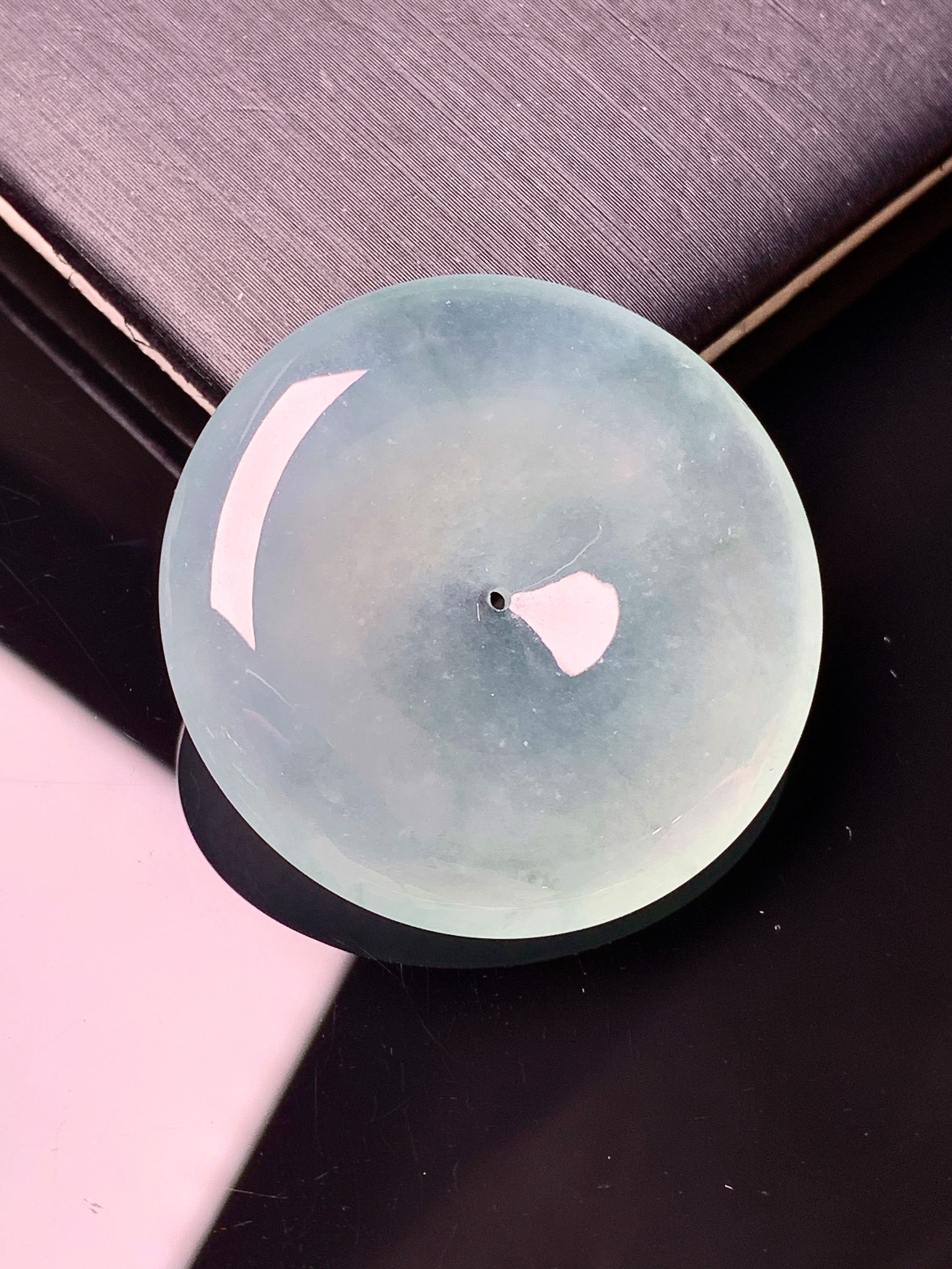 冰种平安扣吊坠 玉质细腻 色泽艳丽清新 水润亮眼 整体尺寸30.5*5.8h3