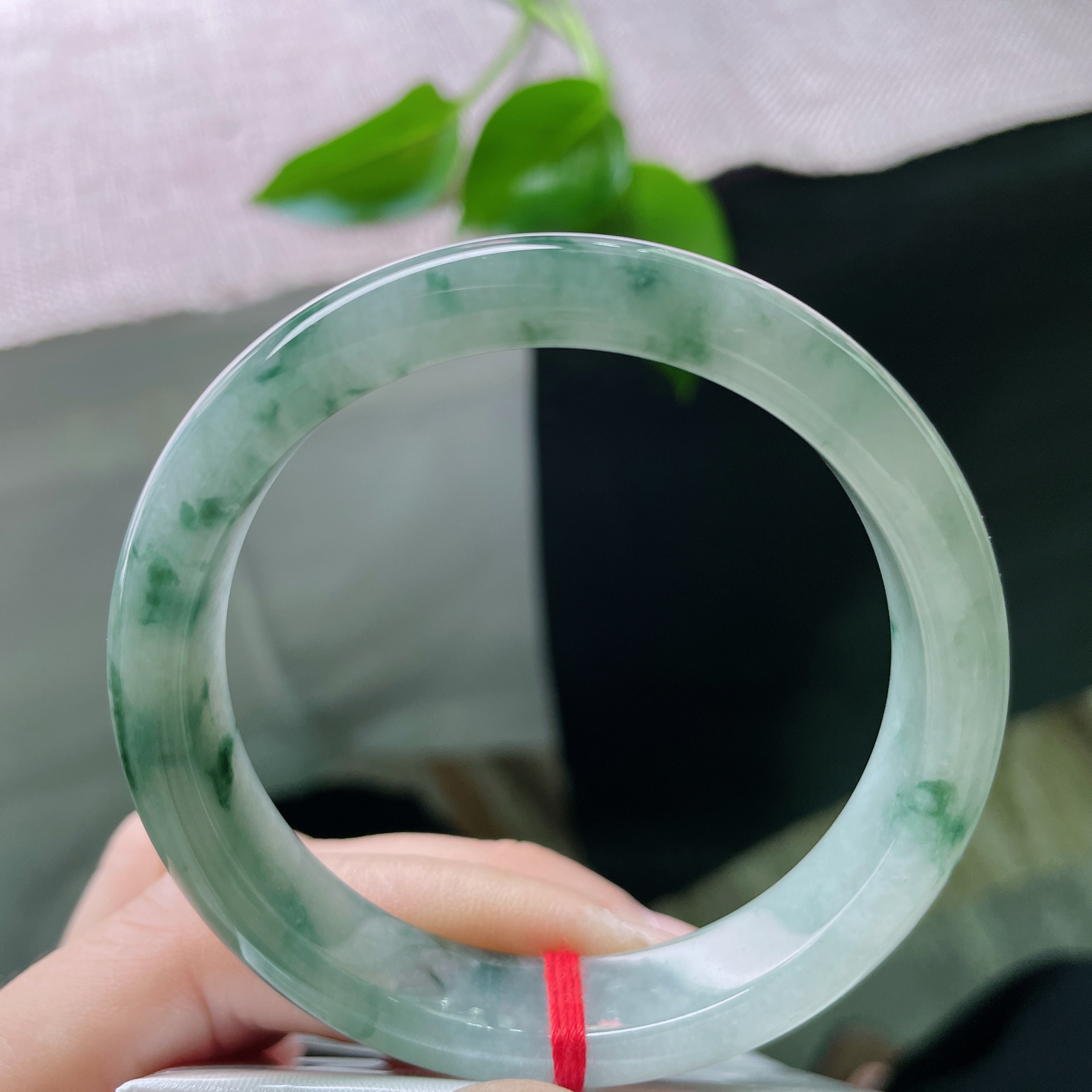 54/12.4/7.3，飘花正圈，冰底为宣，飘花作画，天然落笔的写意水墨，每一只都是孤品。