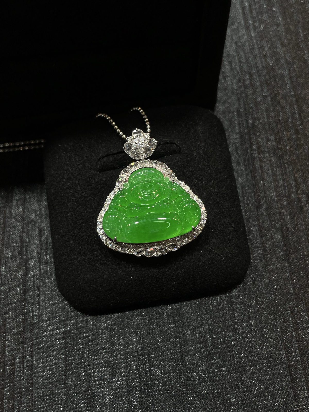 冰种 满色 阳绿 佛公吊坠

18k金配钻镶嵌