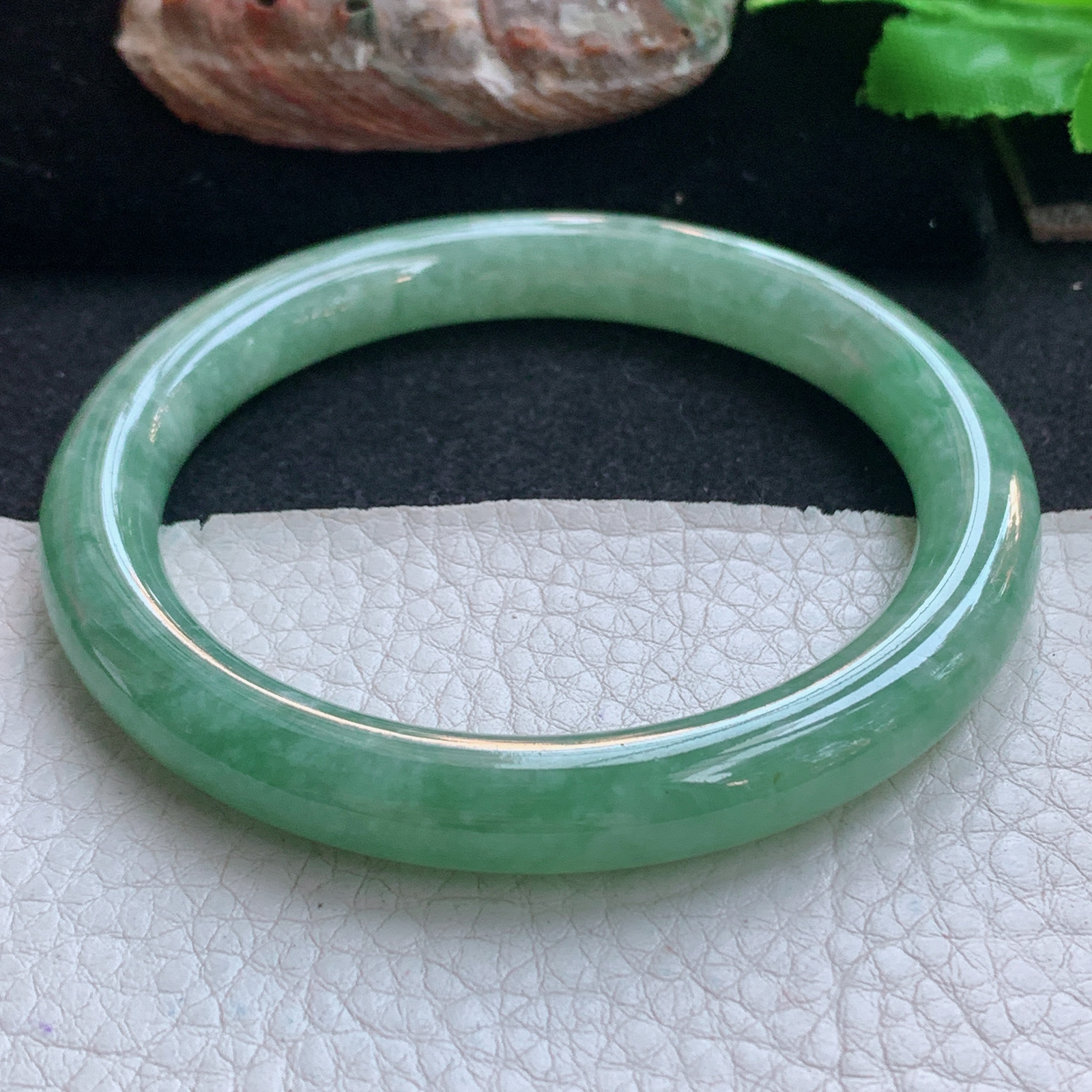 xx实拍58.8*9美人镯 天然缅甸翡翠a货手镯满绿圆条正圈玉镯子