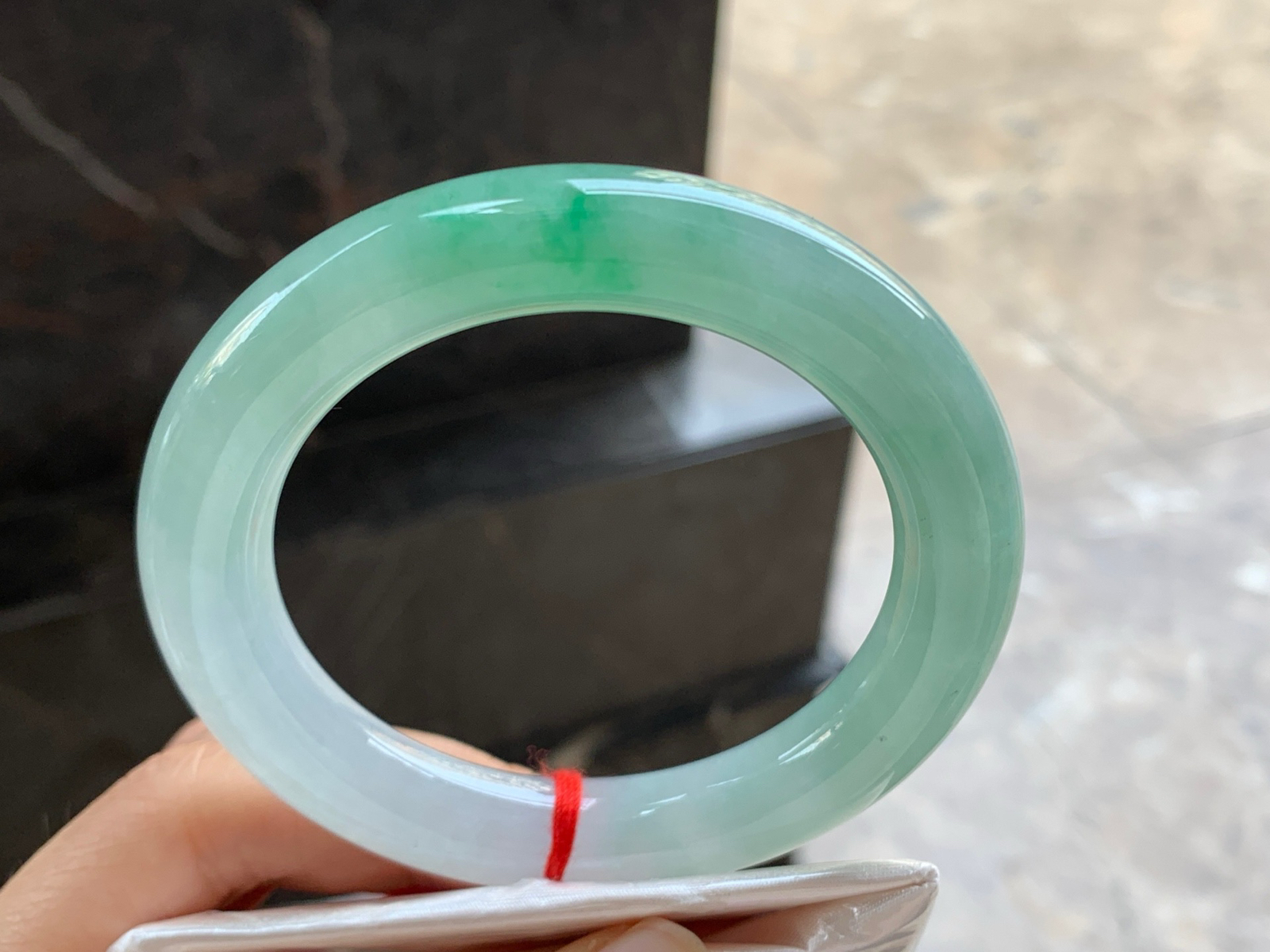 56-11.3

晴底圆条手镯^_^清新