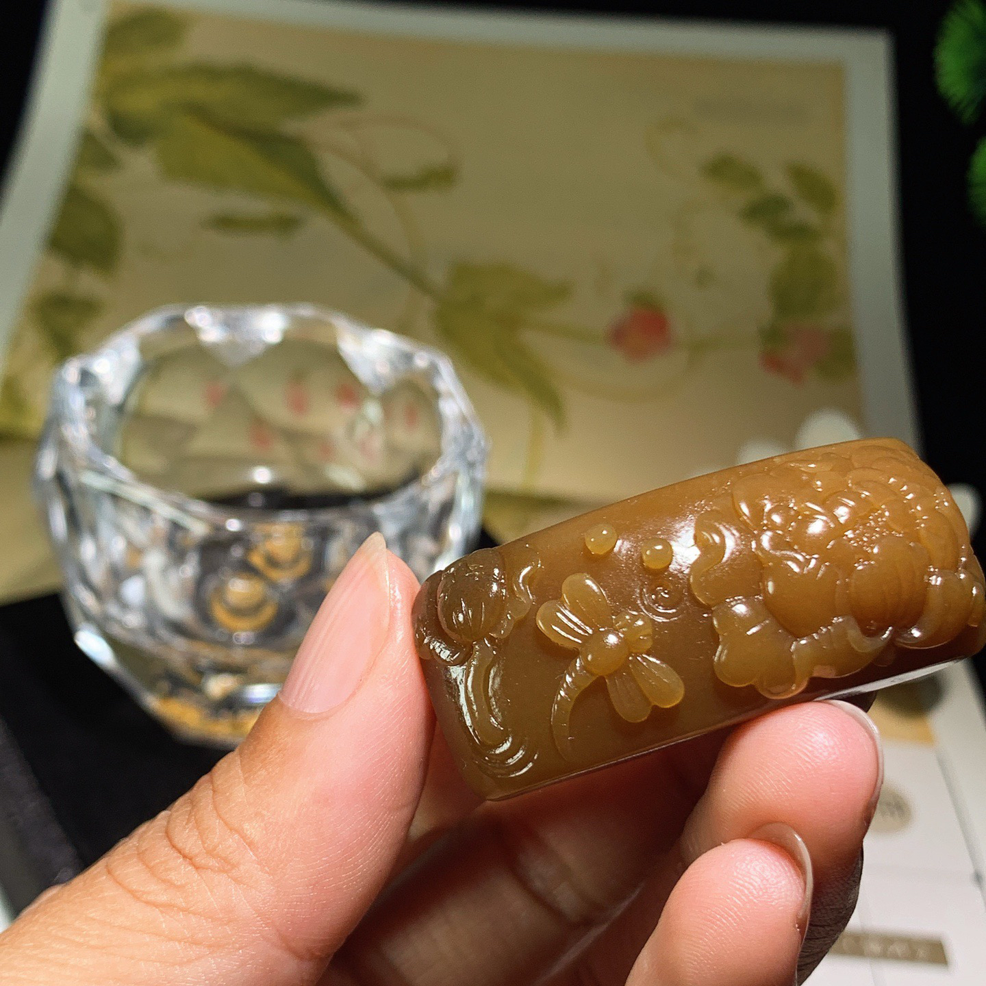 新疆和田玉且末糖花开富贵手牌 尺寸46/19/13重24.5克，玉质细腻油润 底色纯净 脂粉好，品质