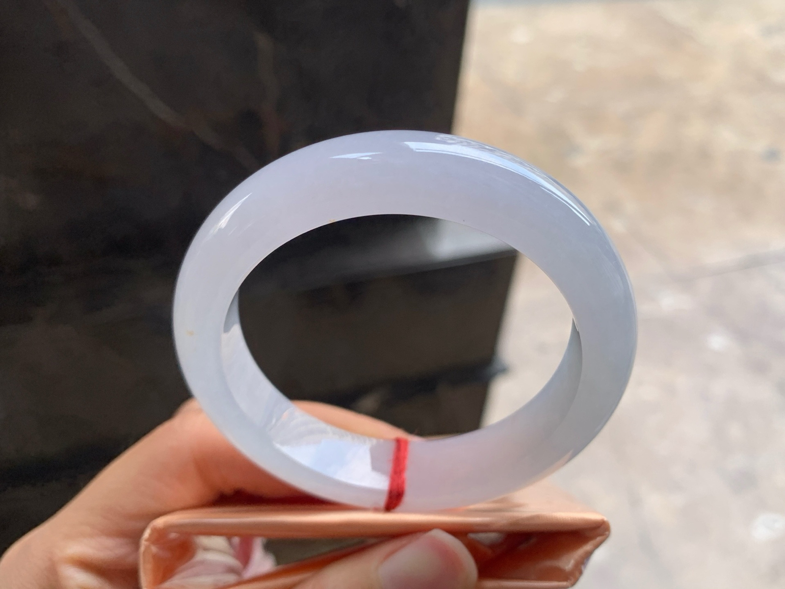 53.5-12.6-8.5

淡紫手镯^_^清新 水润