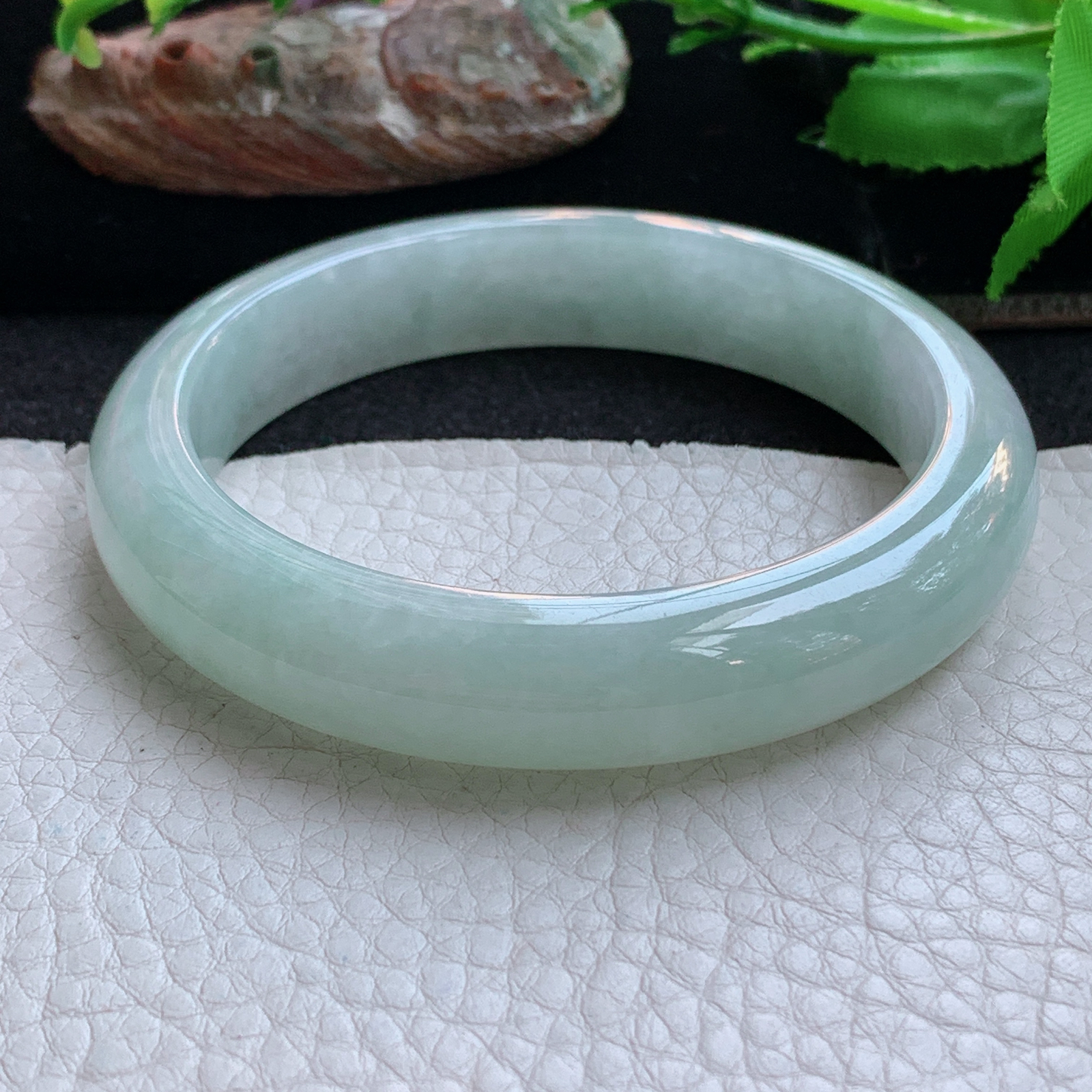 js实拍59*12.5*8.5平安镯 天然缅甸翡翠a货手镯浅绿大气正圈玉镯子