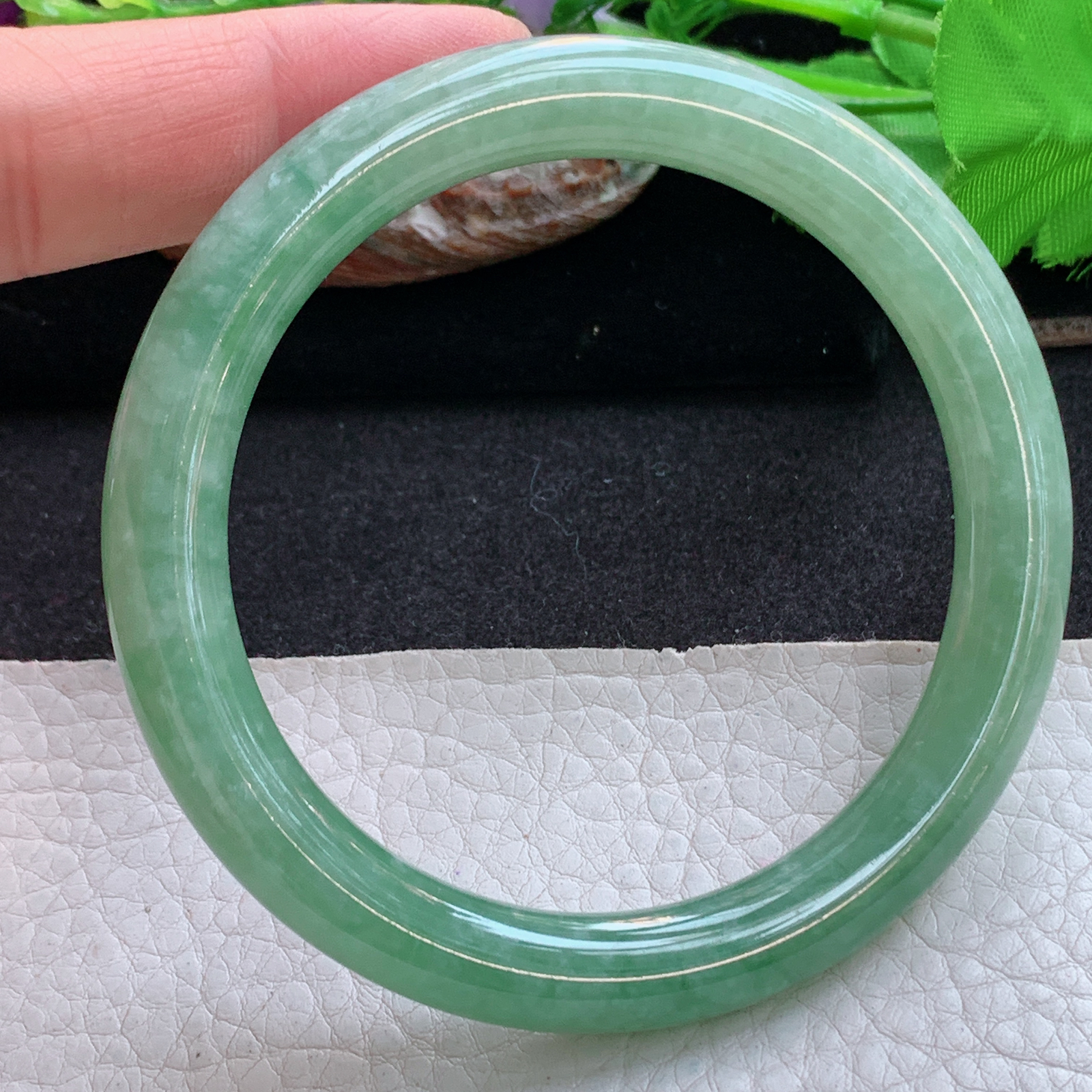 xx实拍58.8*9美人镯 天然缅甸翡翠a货手镯满绿圆条正圈玉镯子